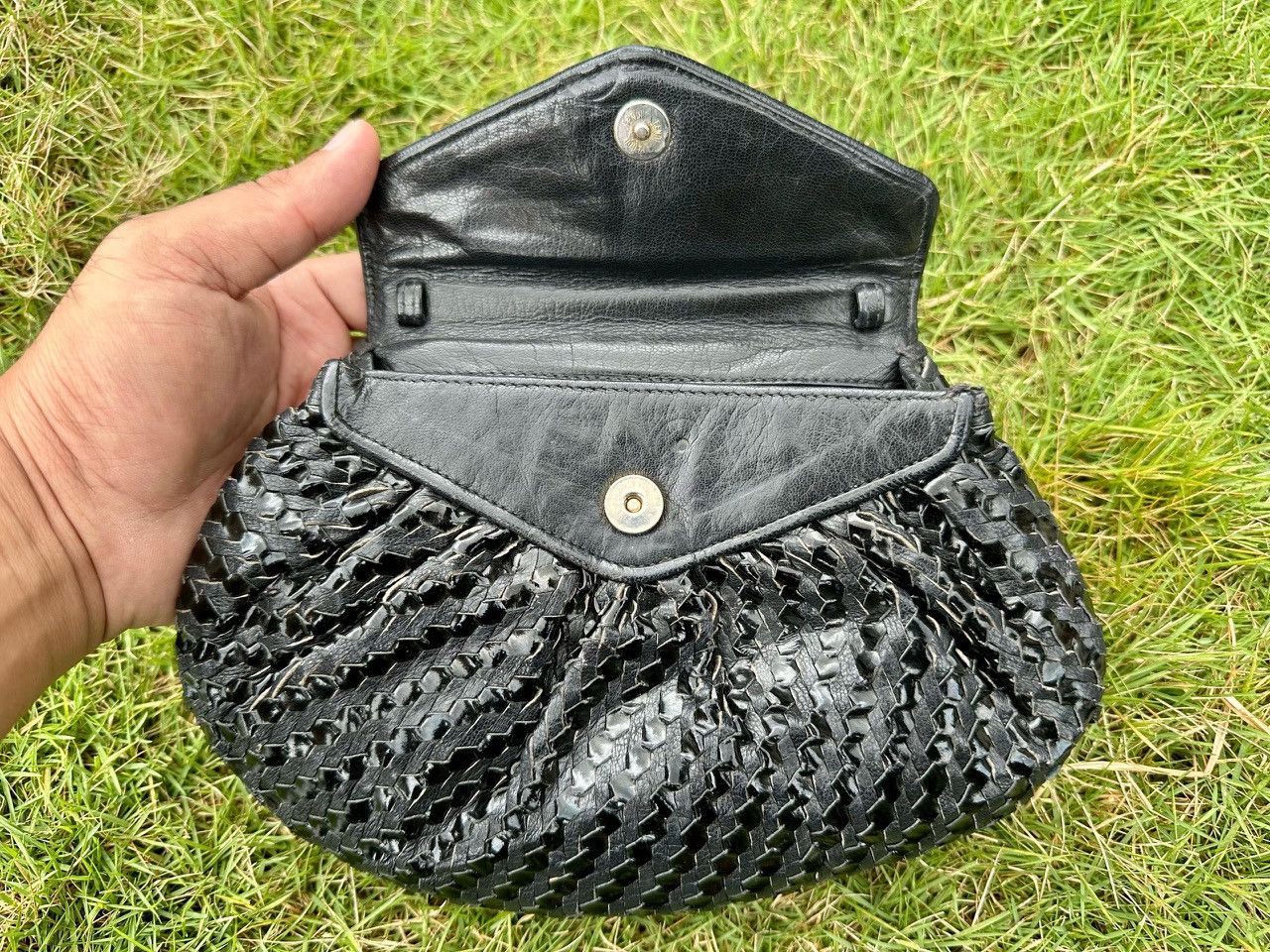 Fendi Authentic Vintage Fendi Black Woven Leather Clutch Bag Size ONE SIZE - 9 Thumbnail