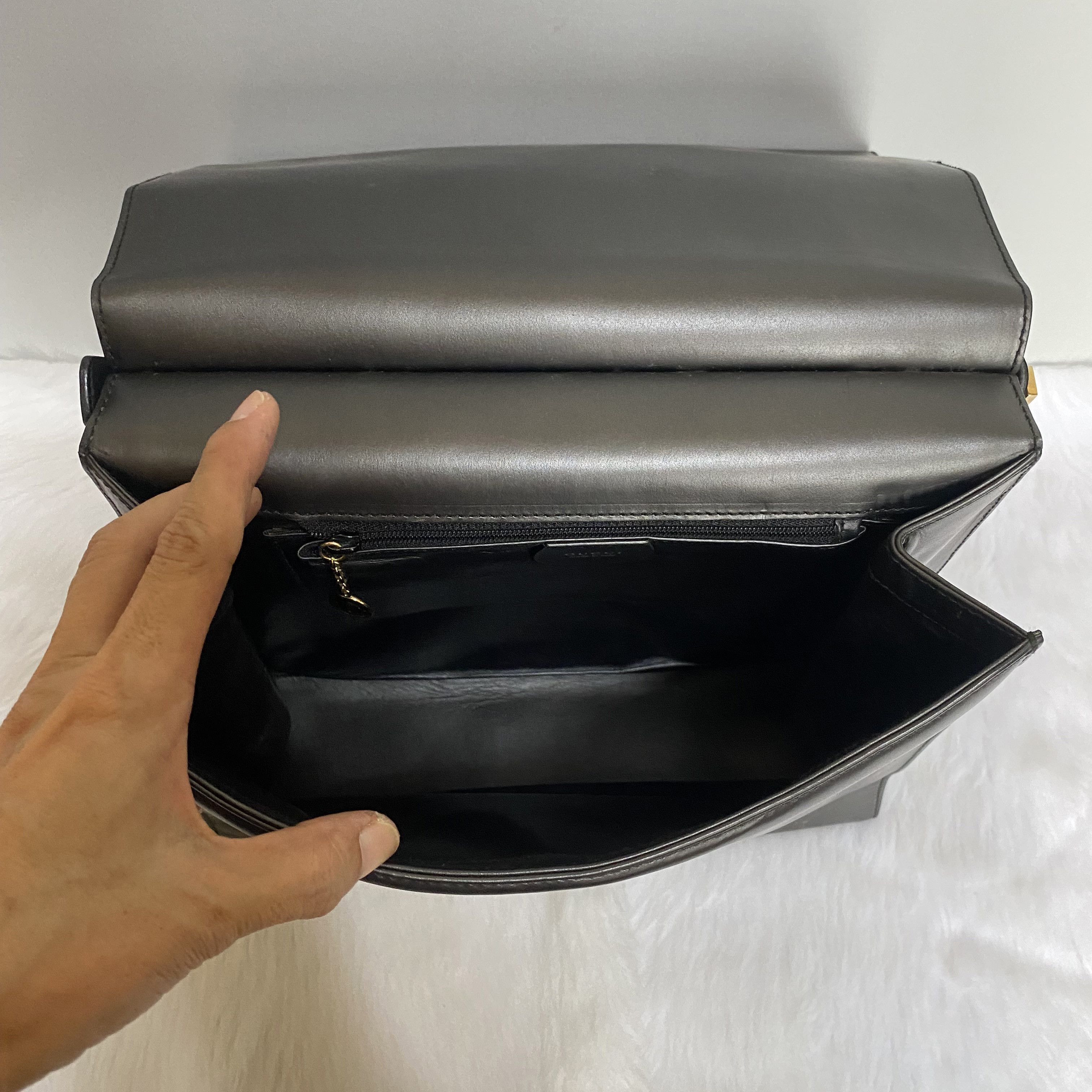 Gucci × Vintage GUCCI Vintage Black Flap Leather Shoulder Bag Size ONE SIZE - 10 Thumbnail