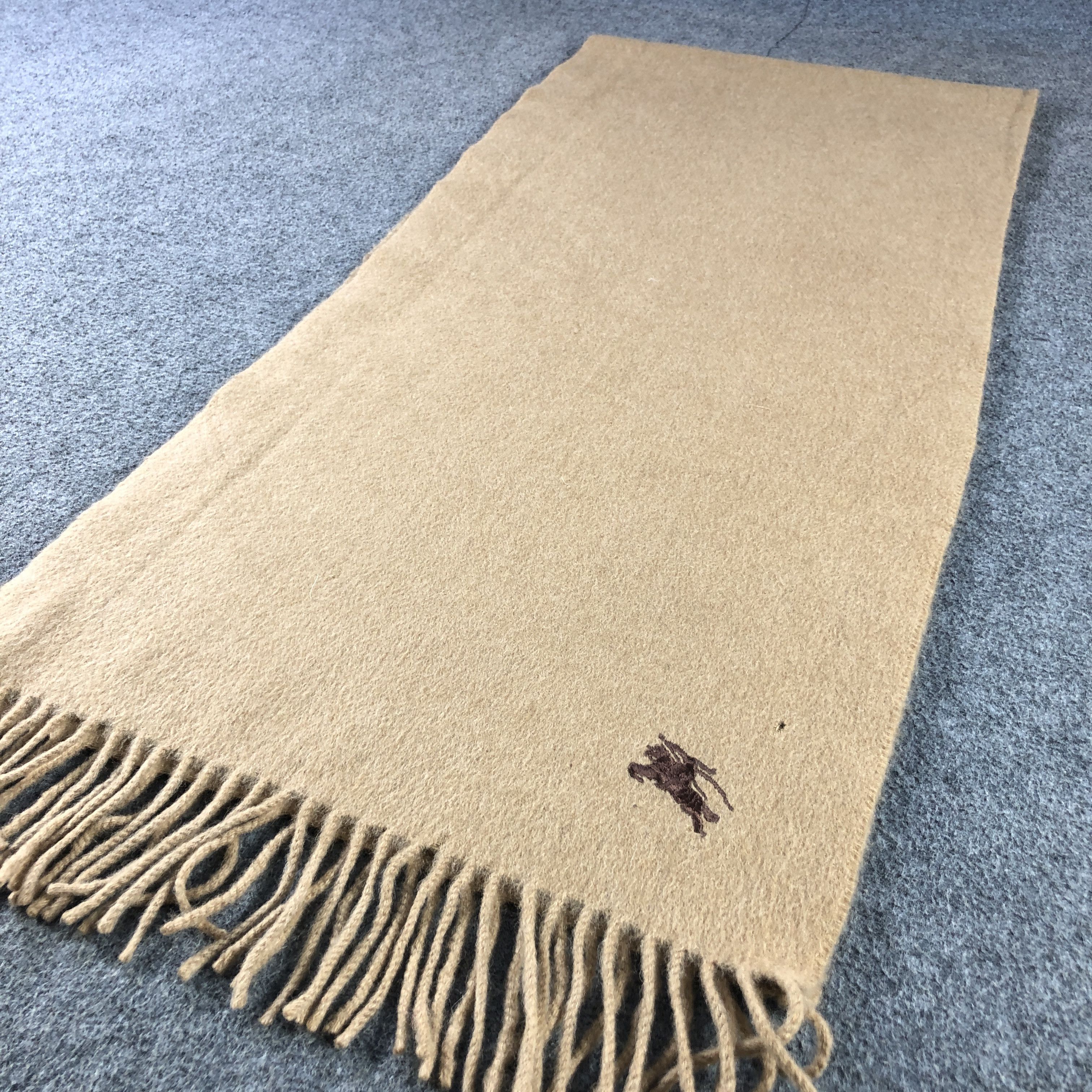Burberry Burberrys Plain Cashmere Scarf Muffler V2951 Size ONE SIZE - 3 Thumbnail