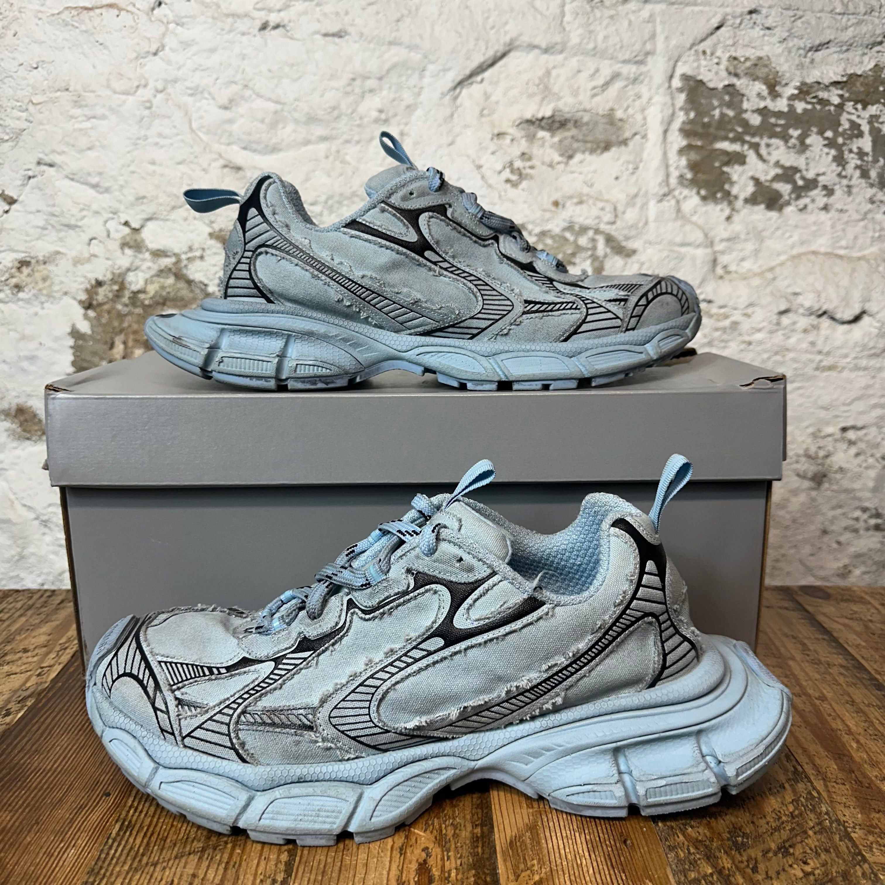 Balenciaga Balenciaga 3XL Runner Worn Out Blue Sneaker Sz 11 (44) Size US 11 / EU 44 - 1 Thumbnail