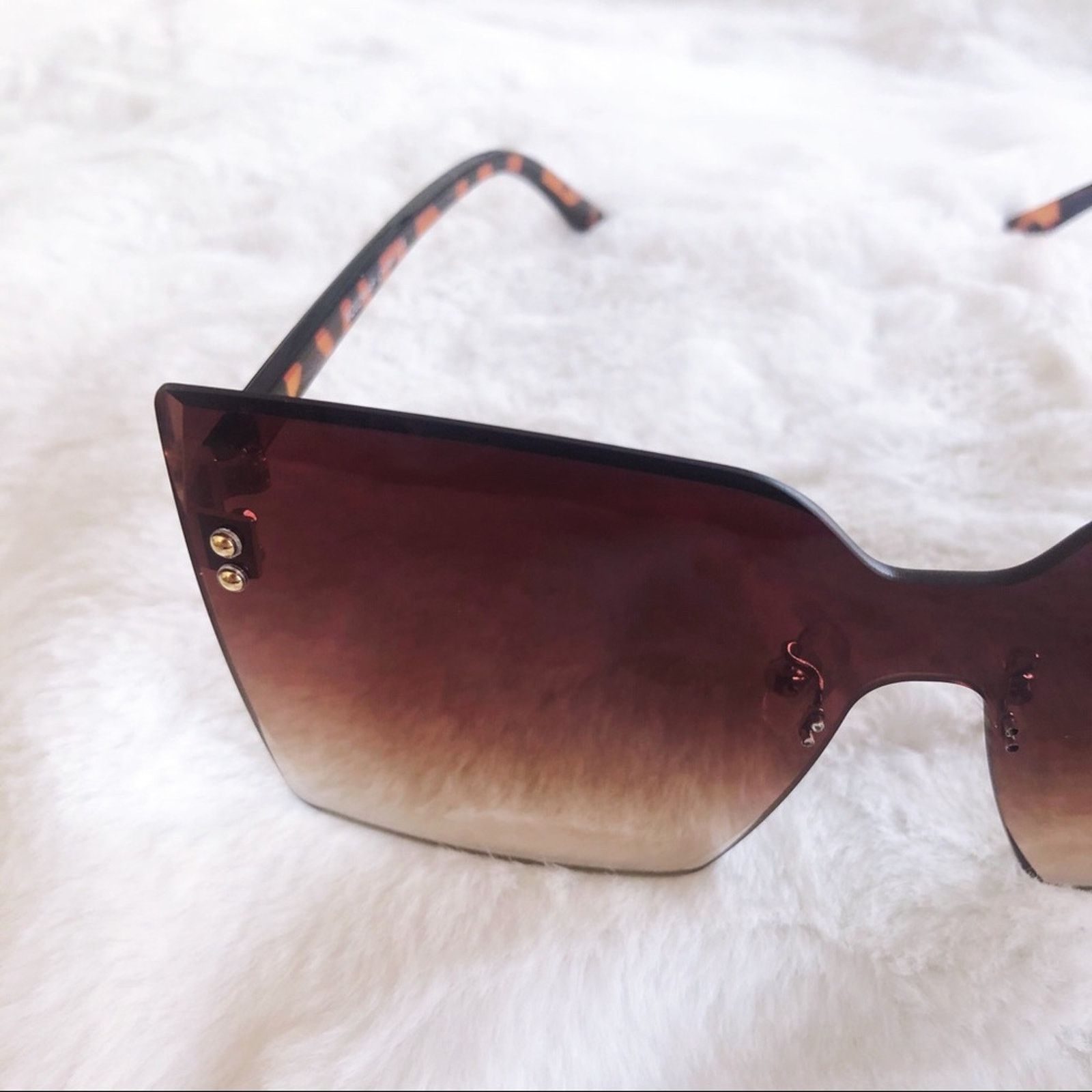 Other Dana Brown Rimless Oversized Cat Eye Sunglasses Size ONE SIZE - 6 Thumbnail