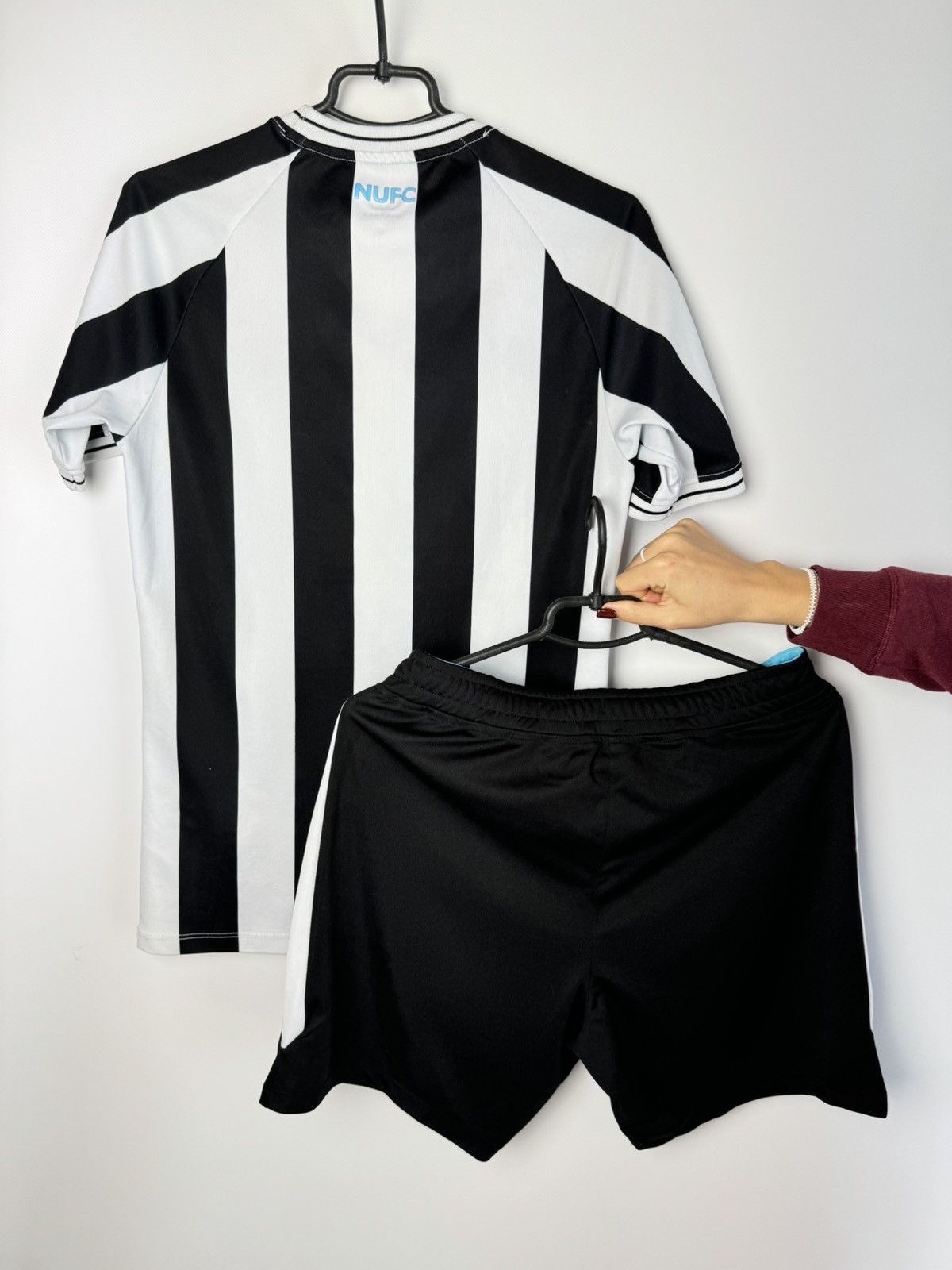 Castore Newcastle United 2022/23 Home Full Kit Soccer Shorts Jersey Size US S / EU 44-46 / 1 - 2 Thumbnail