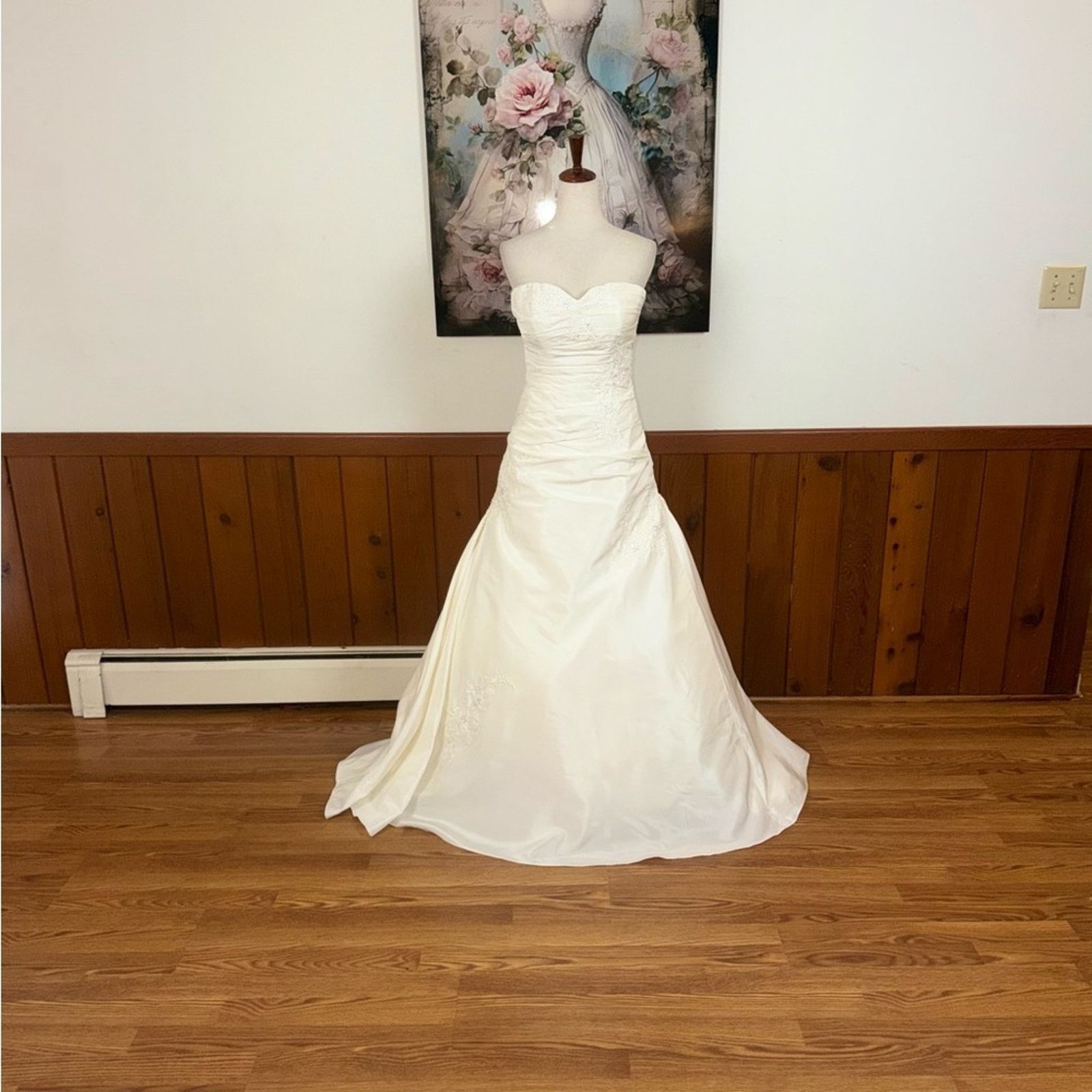 Other Stunning New Private Collection Taffeta Wedding Gown Size L / US 10 / IT 46 - 2 Thumbnail