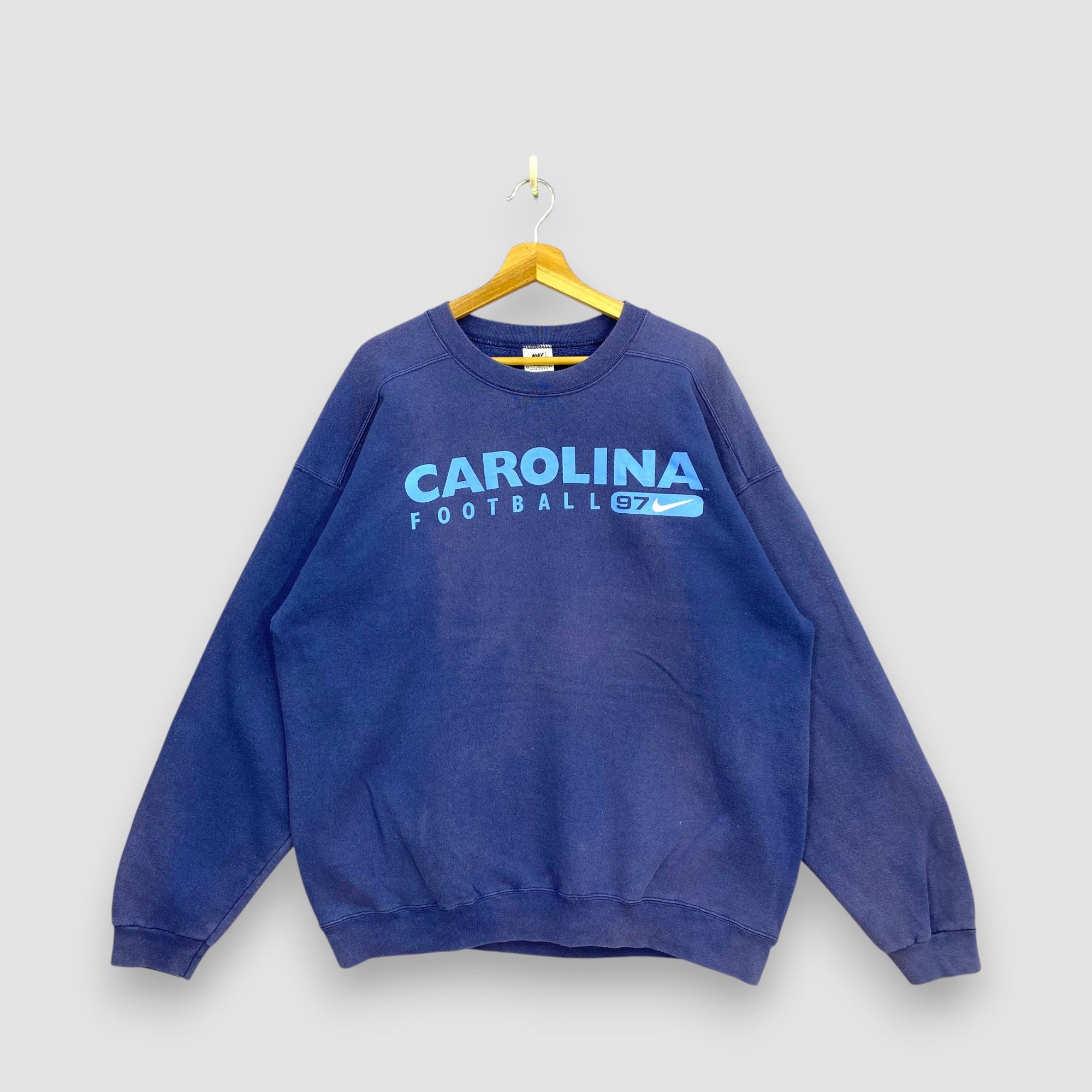 Nike Vintage 1997 Faded Nike Carolina Football Sweatshirt UNC Size US XL / EU 56 / 4 - 1 Thumbnail