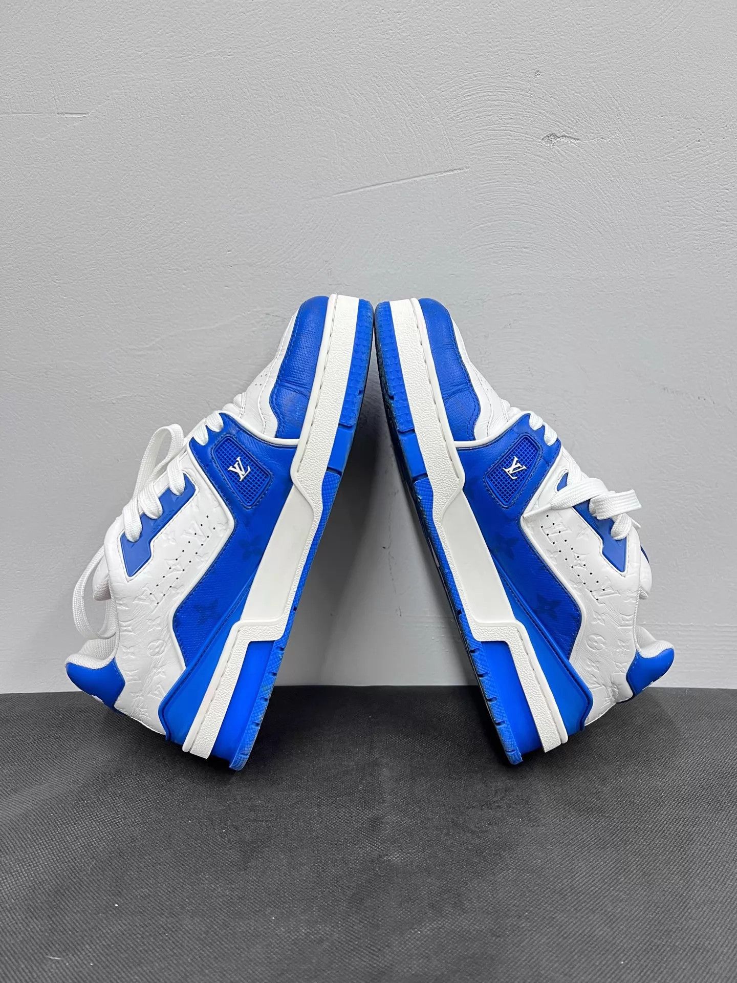 Louis Vuitton Lv Trainer White/Blue Embossed Sneaker EU39.5 MINT Size US 6.5 / EU 39-40 - 5 Thumbnail