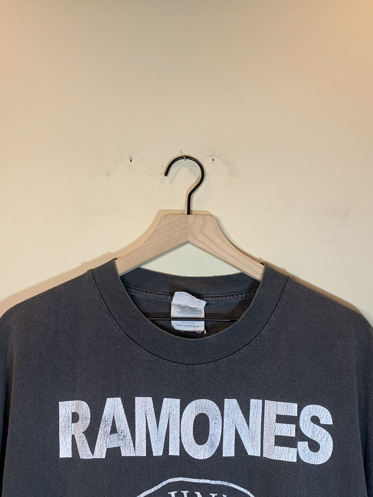 Band Tees × Vintage *RARE* Vintage 90s Ramones Faded Distressed Band T-Shirt XL Size US XL / EU 56 / 4 - 5 Thumbnail