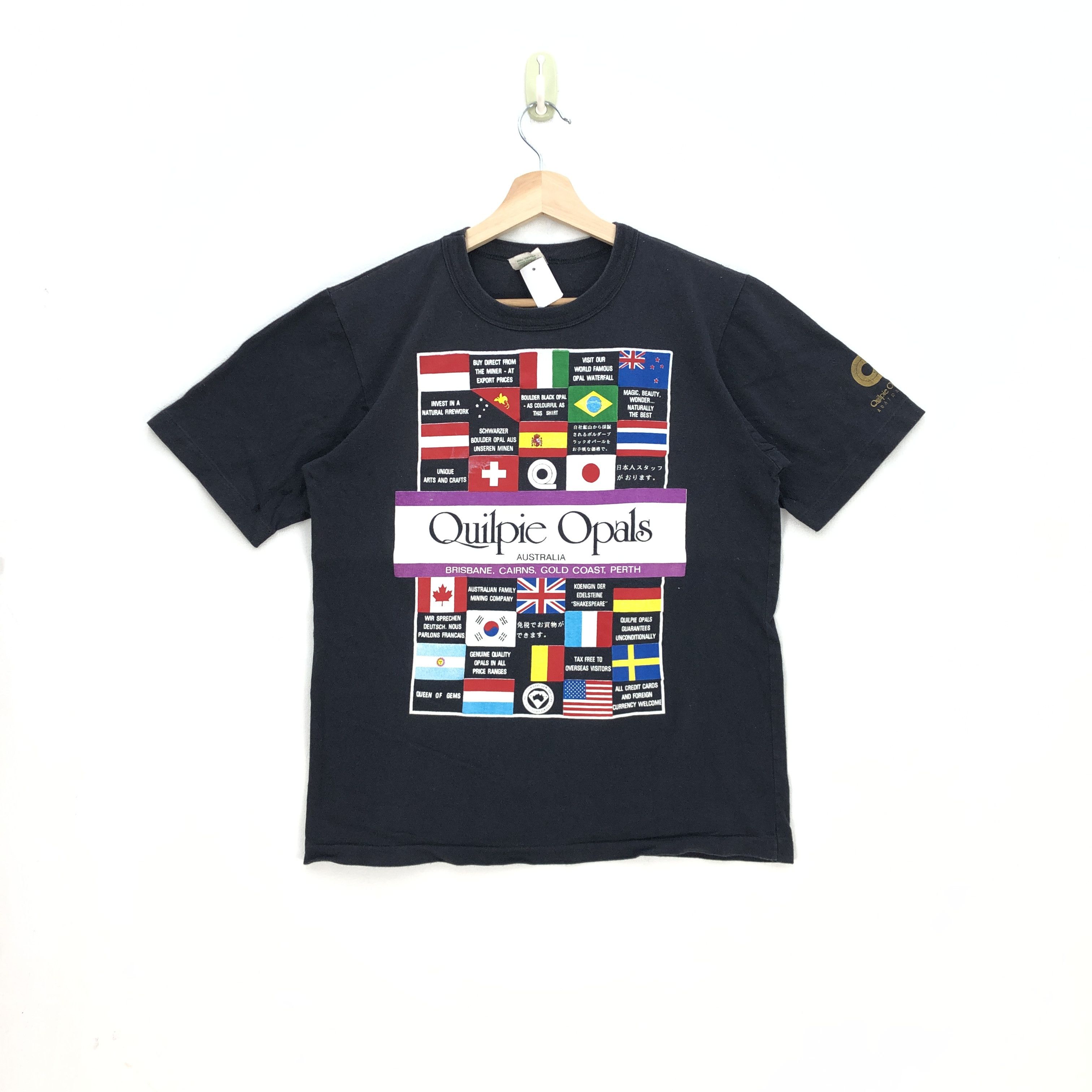 Vintage Vintage 90s Quilpie Opals Tshirts Worldwide Flag Tees Size US M / EU 48-50 / 2 - 1 Thumbnail