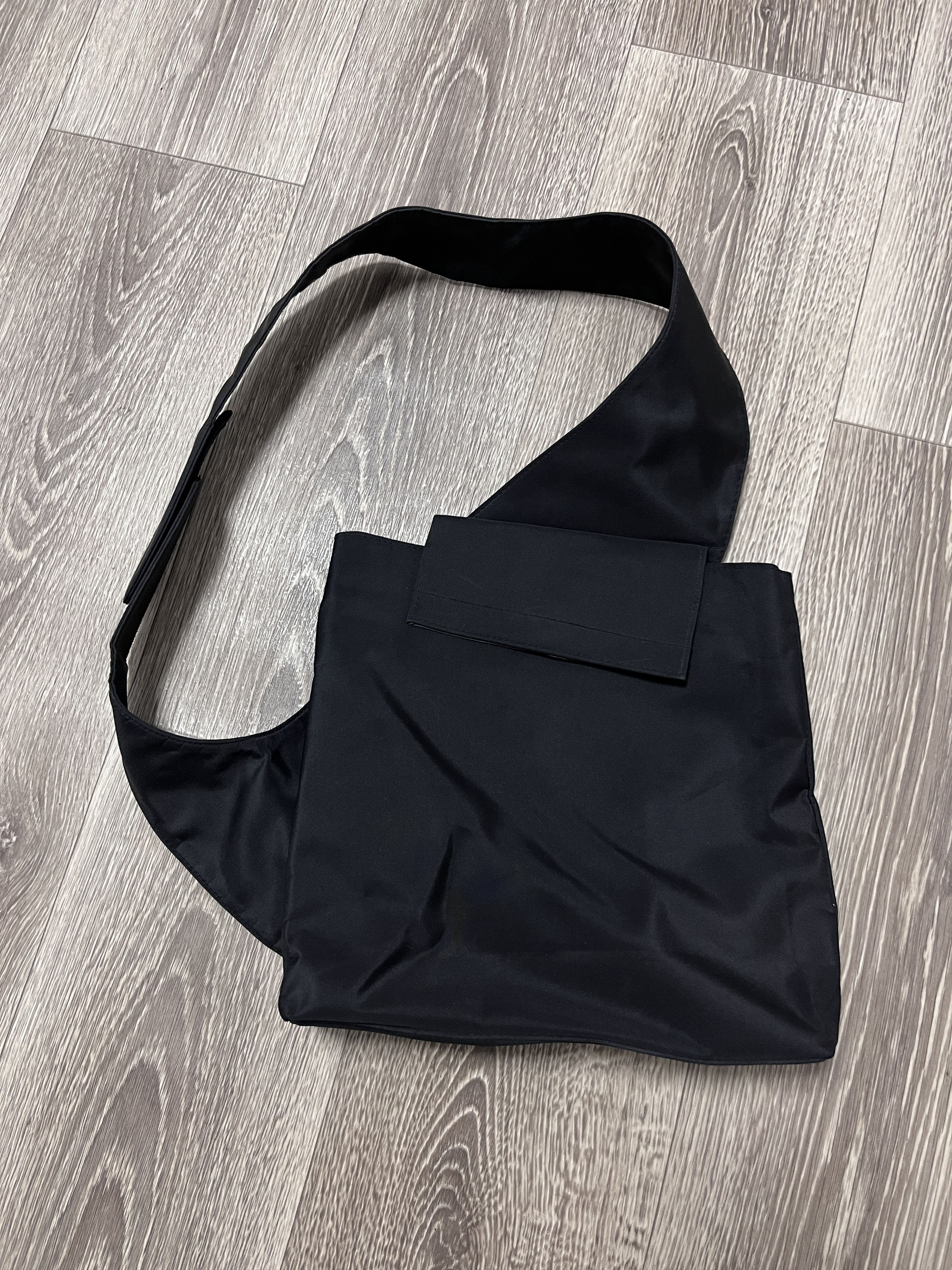 Vintage 2000s RARE NYLON SLING CROSSBODY BAG - LOT № 6127 Size ONE SIZE - 1 Thumbnail
