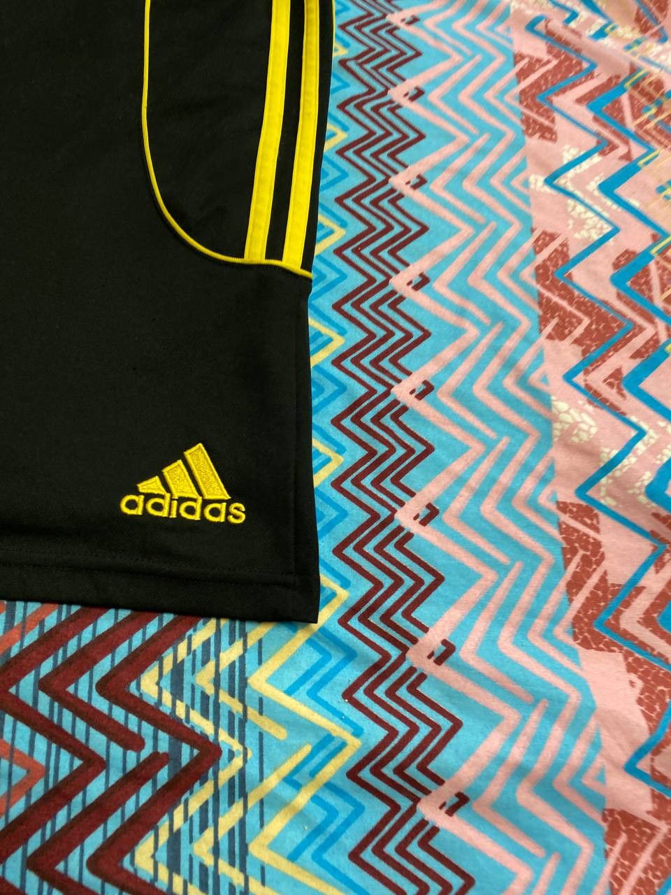 Adidas shorts black streetwear Vintage Y2K ADIDAS logo Size US 32 / EU 48 - 3 Thumbnail