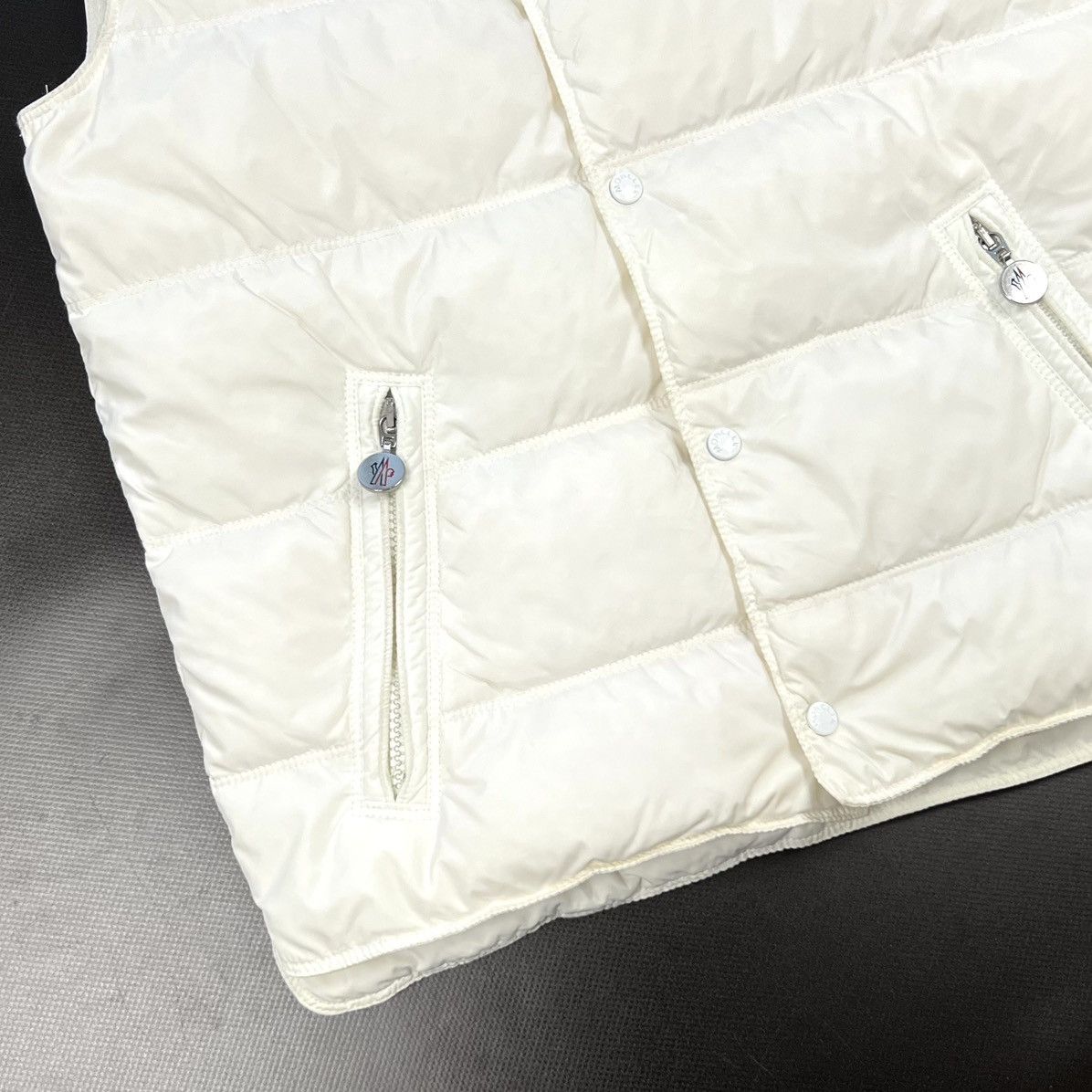 Moncler Auth Women’s Moncler White Casual Puffer Vest - 164cm - Xs/S Size XS / US 0-2 / IT 36-38 - 11 Thumbnail