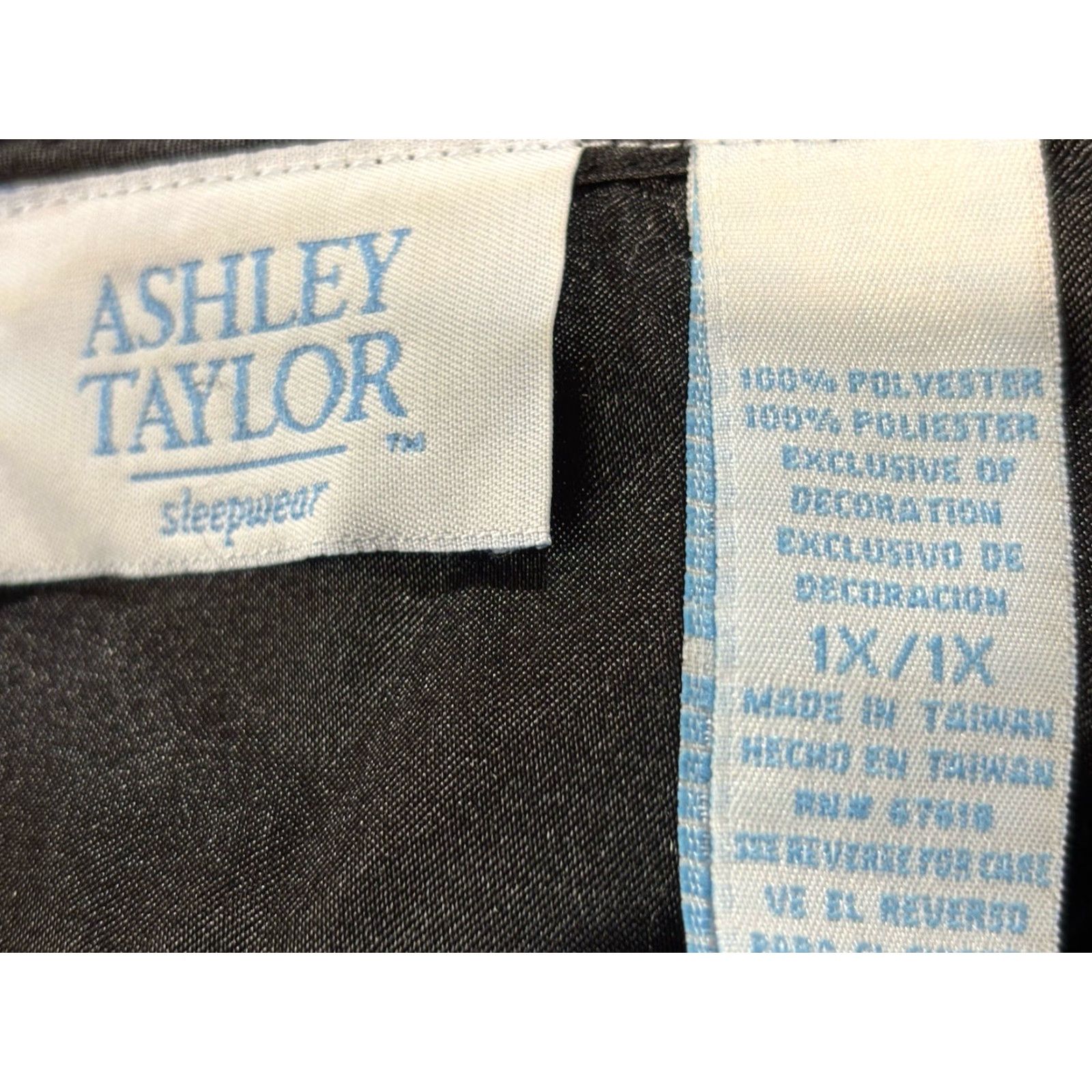 Vintage VINTAGE Ashley Taylor Velour Midi Nightgown Women’s 1X Plus Black Velvet Comfort Lounge Gown Long Sleeve V-Neck Womens Size ONE SIZE - 5 Thumbnail