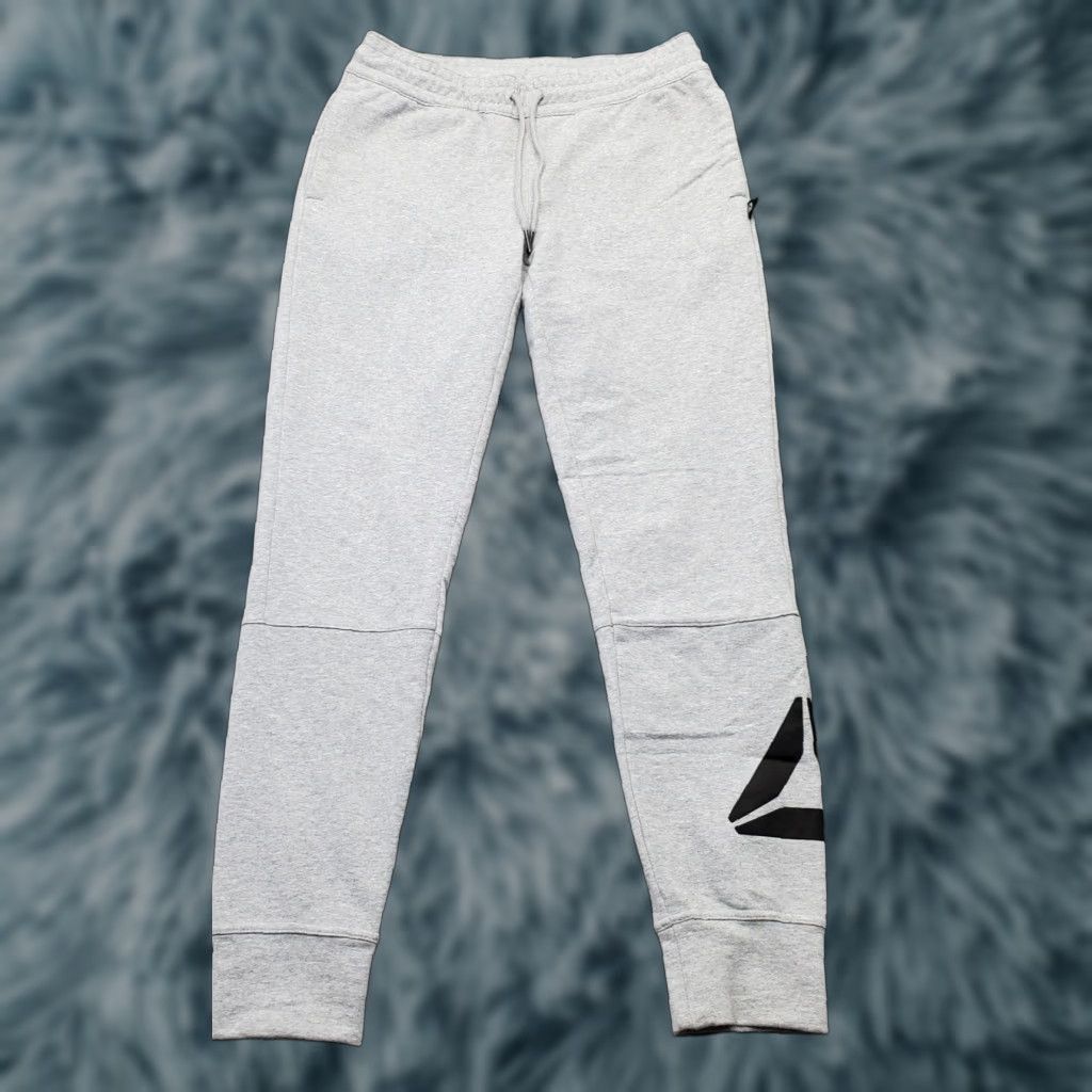 Reebok Reebok Womens Small Gray Jogger Pants Tapered Leg Drawstring Waist Shorts? Size 28" / US 6 / IT 42 - 1 Thumbnail