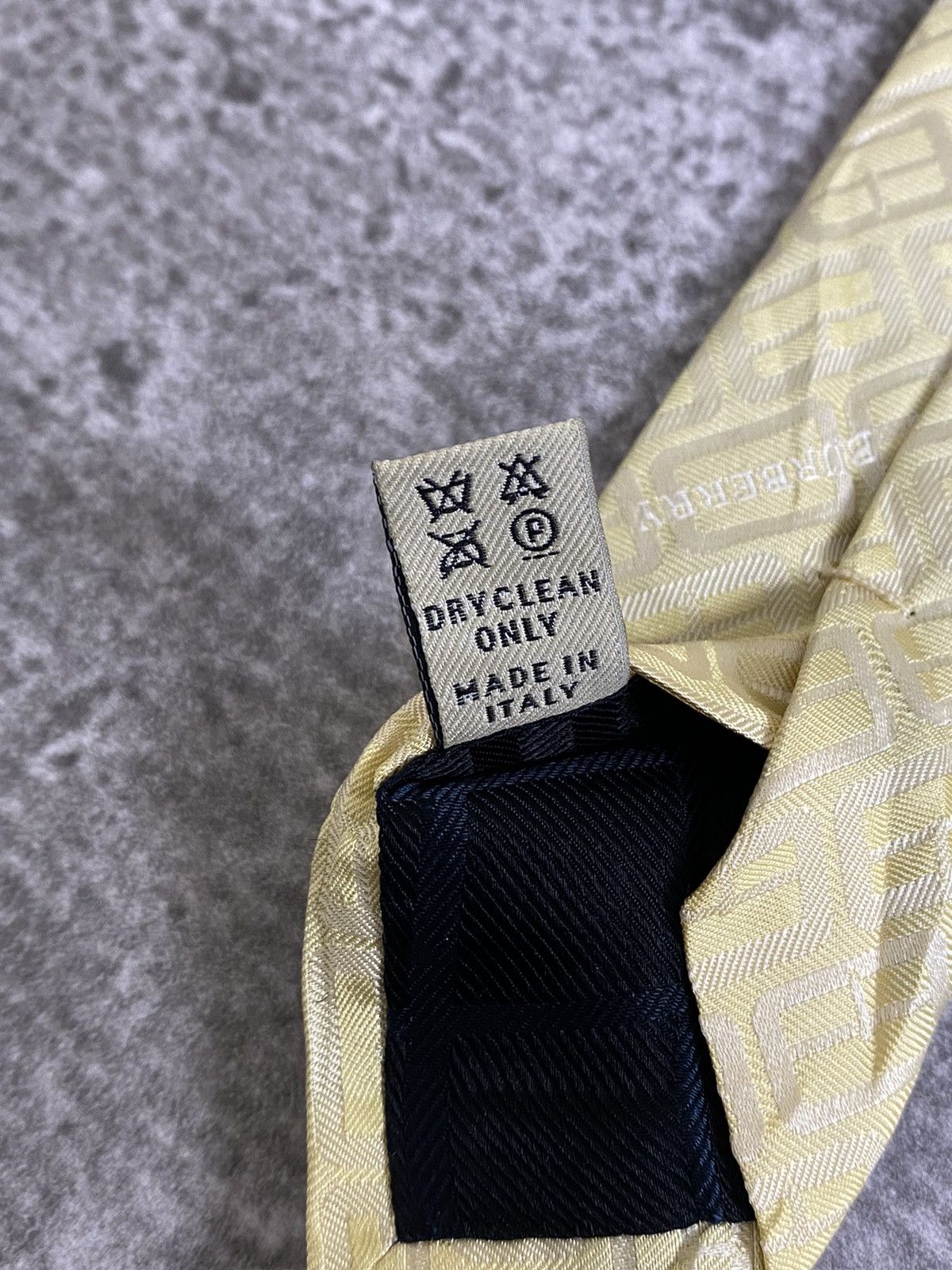 Burberry Burberry Yellow Silk Tie Size ONE SIZE - 7 Thumbnail