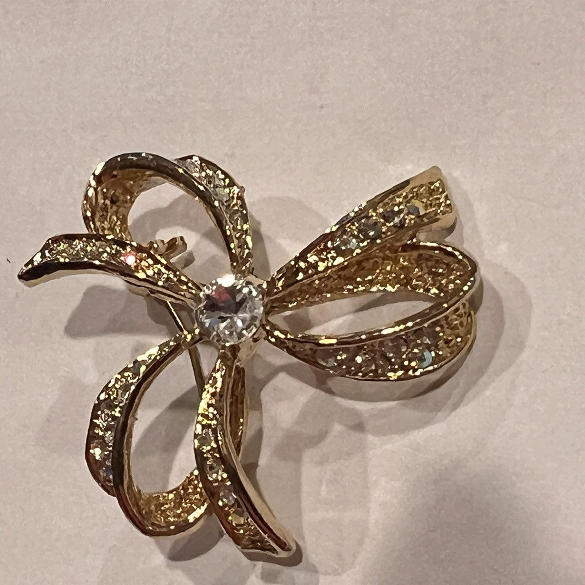 The Unbranded Brand Gold Tone Bow Shaped Rhinestone Brooch Pin Size ONE SIZE - 2 Thumbnail