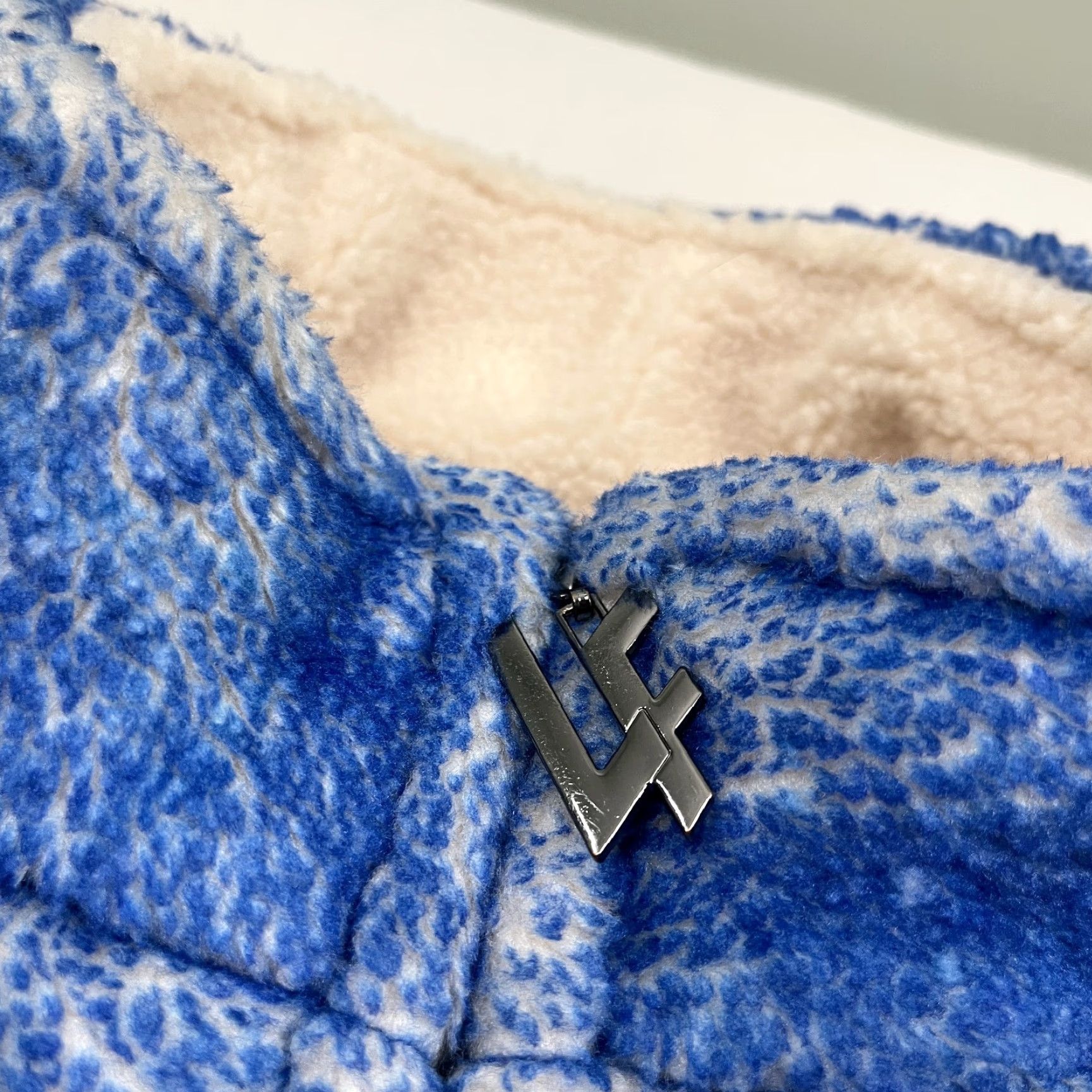 Vfiles VINTAGE Lost Files Christmas Jacket XL Heavyweight Sherpa Full Zip 2022 Limited Edition Size US XL / EU 56 / 4 - 4 Thumbnail