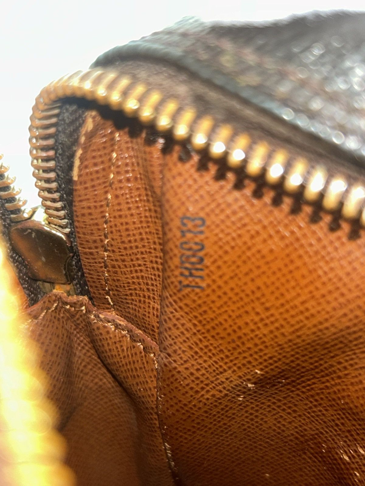 Louis Vuitton Louis Vuitton Monogram Crossbody Bag Size ONE SIZE - 5 Thumbnail