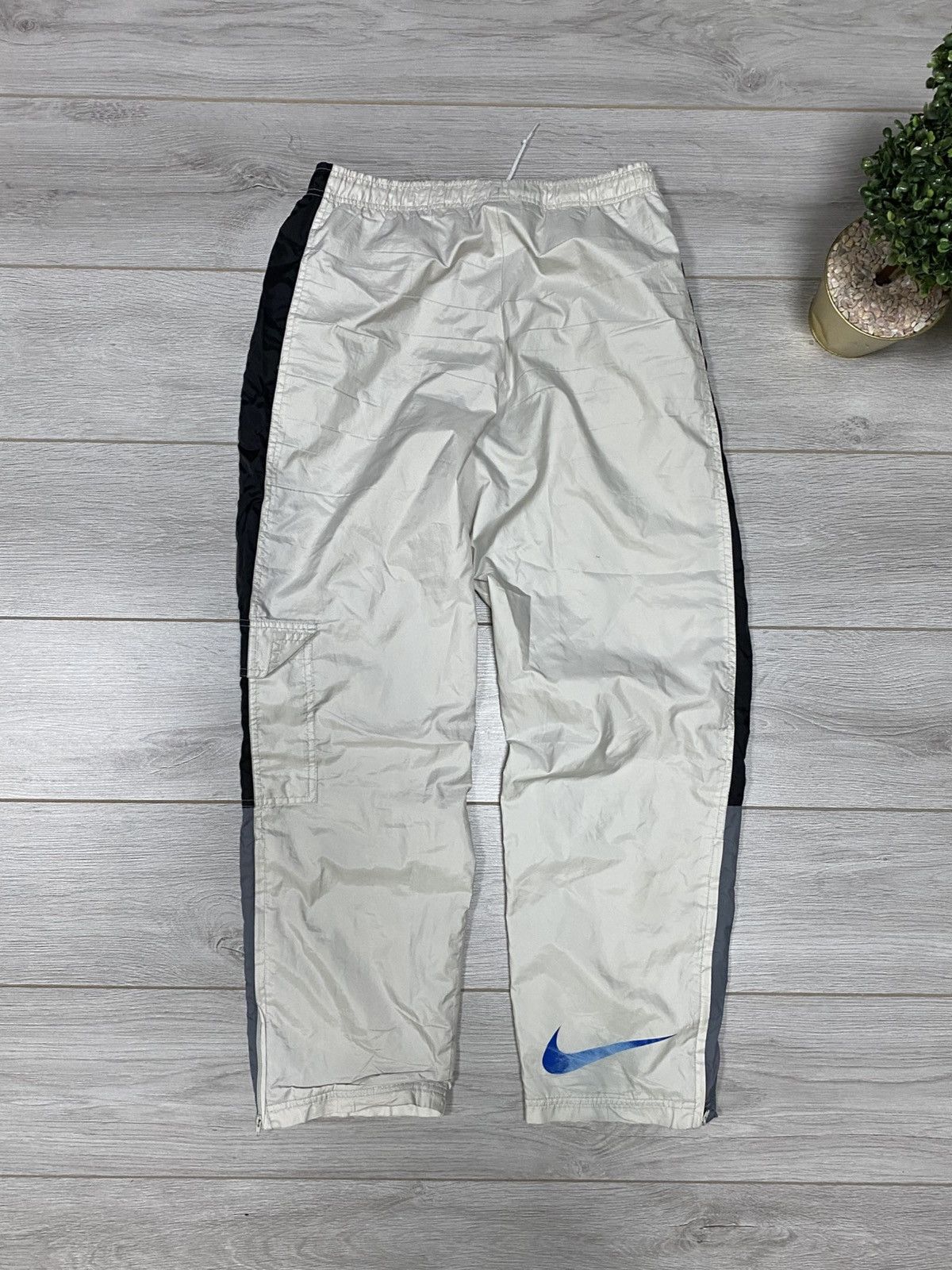 Nike Nike vintage parachute nylon big swoosh pants stripes Size US 30 / EU 46 - 3 Thumbnail