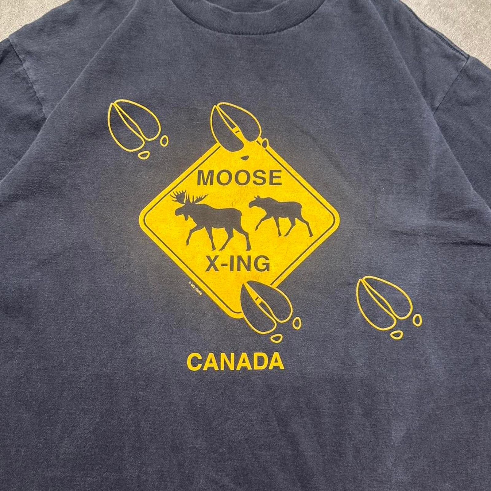 Hanes Vintage 90s “Moose Crossing” Faded Black Nature Tee Shirt Size US L / EU 52-54 / 3 - 2 Thumbnail