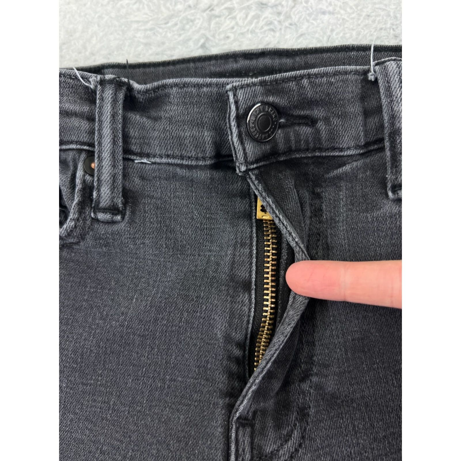 Vintage Lucky Brand Jeans Mens 29 Black Denim Straight Leg Cotton Blend Jeans Mens Regular 29 Black Denim Straight Leg 5-Pocket Design Vintage No Size US 29 - 5 Thumbnail