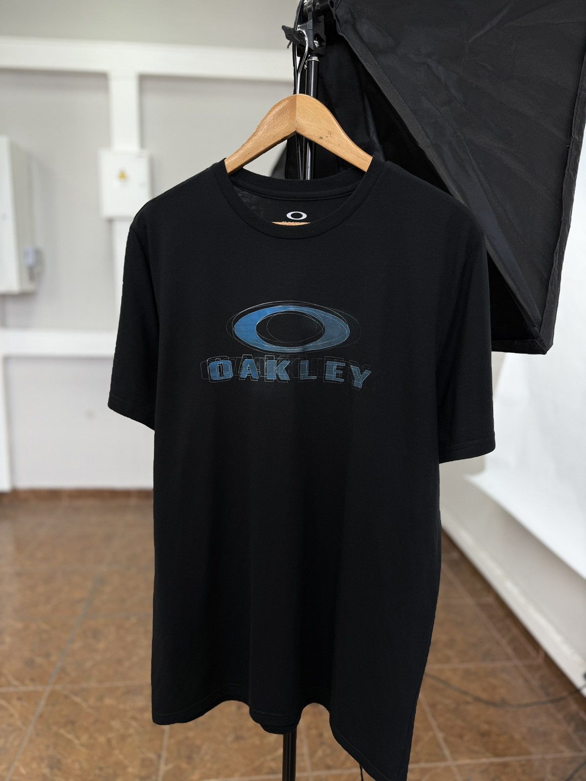 Oakley 🇺🇸 Vintage Y2K Oakley Big Logo T-Shirt Rare Retro Hype Y2K Size US L / EU 52-54 / 3 - 1 Thumbnail
