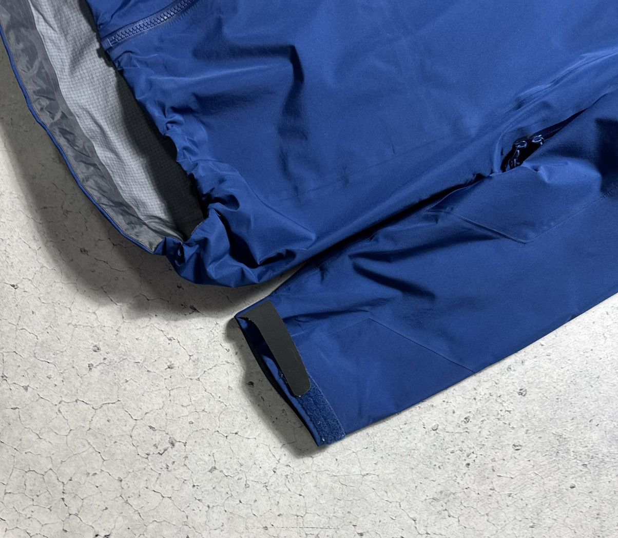 Arc'teryx Arc’teryx Gore-Tex Pro Alpha AR Jacket Size L Size US L / EU 52-54 / 3 - 3 Thumbnail