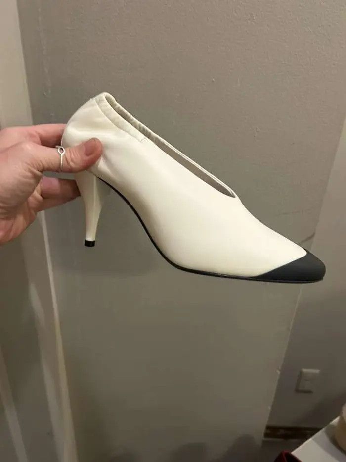Chanel os11x0526 Pumps in White Size US 10 / IT 40 - 1 Preview