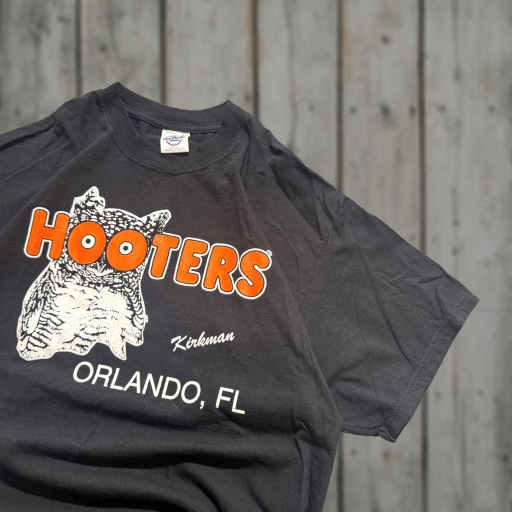 Delta Hooters T-Shirt Delta Black Large Men’s L Florida Orlando 90s Vintage Kirkman Delta Magnum Weight Distressed Graphic Shirt Mens Size US L / EU 52-54 / 3 - 1 Thumbnail