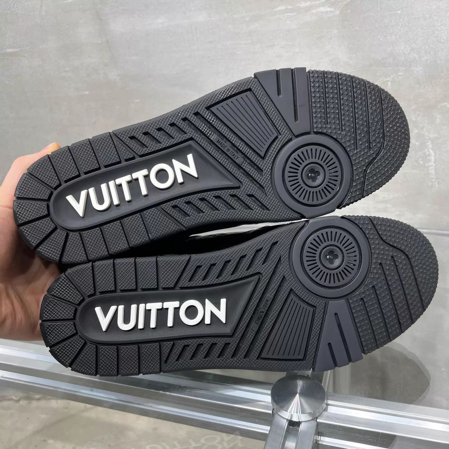 Louis Vuitton Louis Vuitton LV Trainer Black Warrior UK7 (41) Size US 8 / EU 41 - 7 Thumbnail