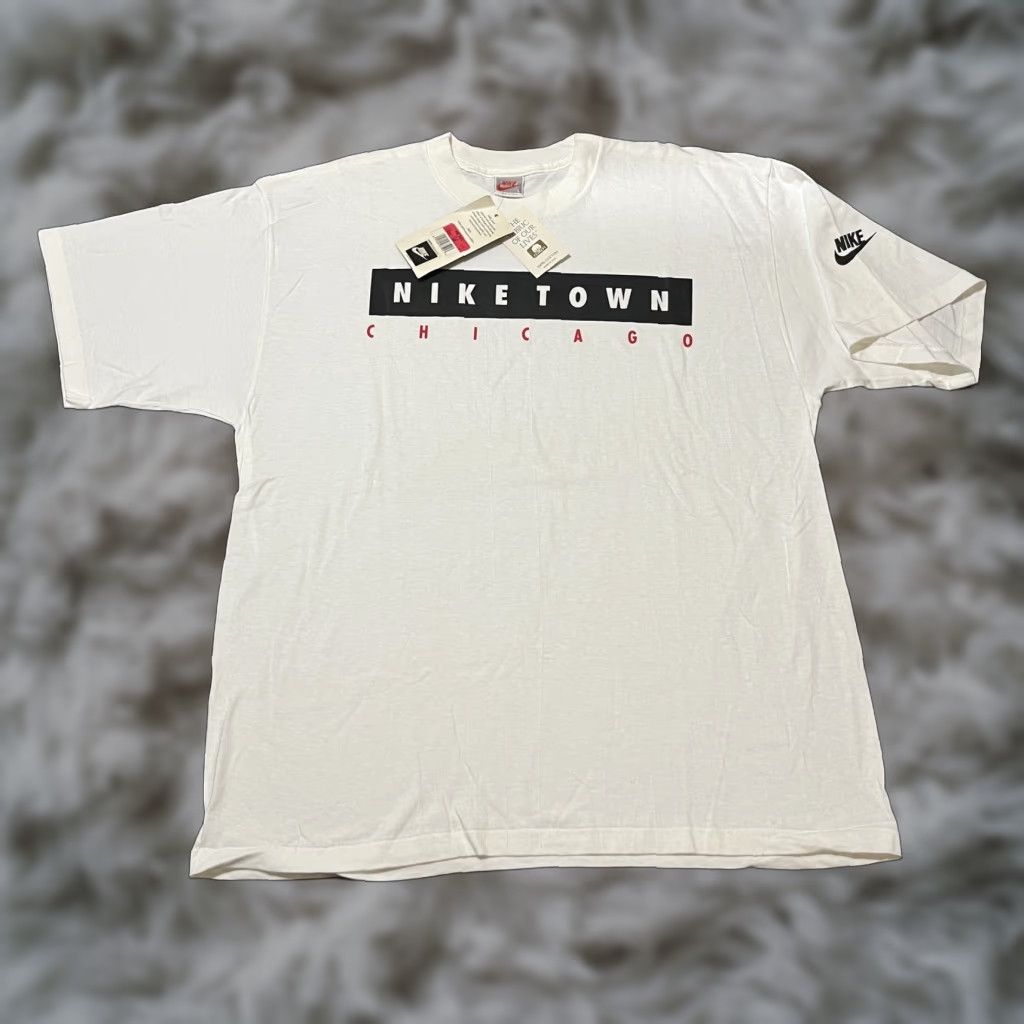 VINTAGE Nike Shirt Mens Large White Niketown Chicago Spell Out Swoosh 90s USA