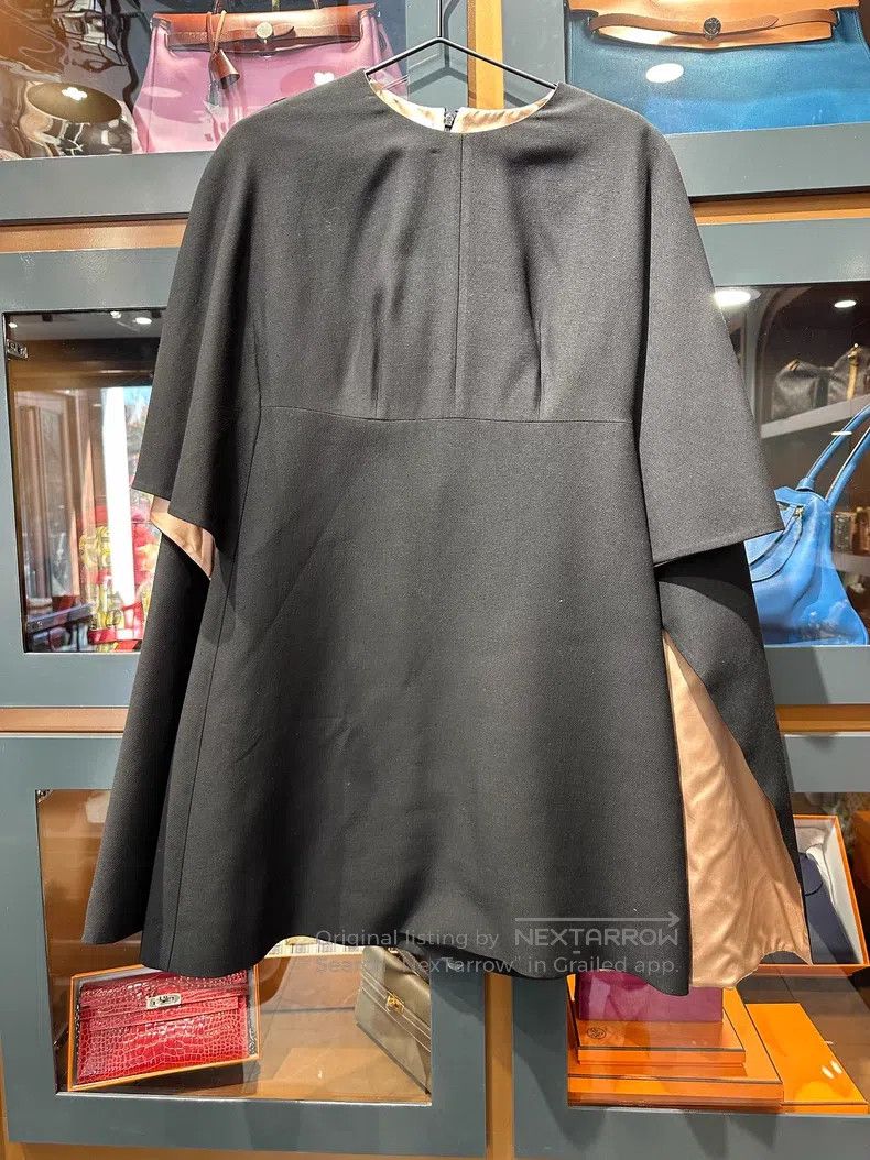 Valentino Valentino A cape-style design dress Size S / US 4 / IT 40 - 1 Thumbnail