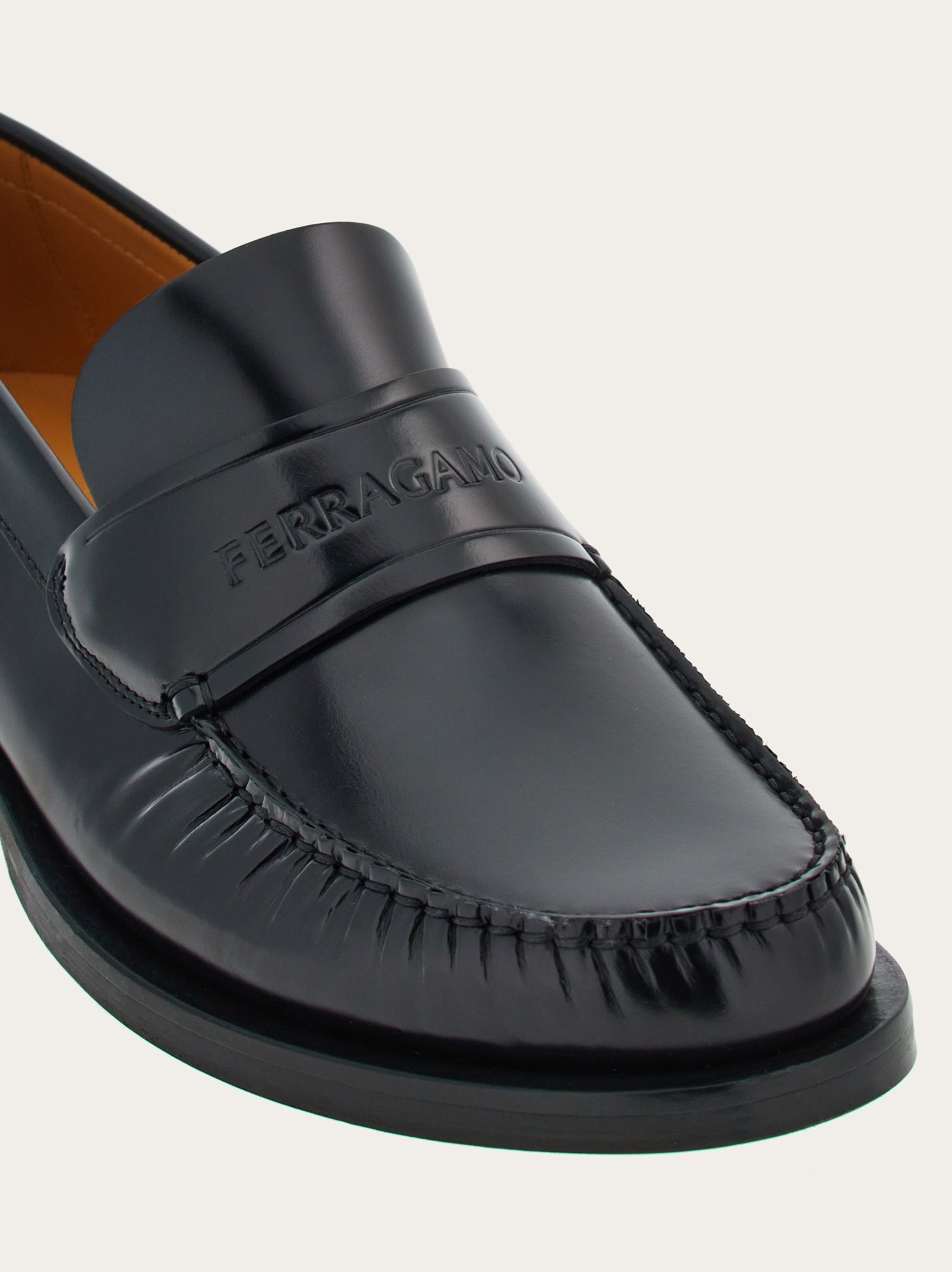 o1s1rm1125 Leather Loafers in Black