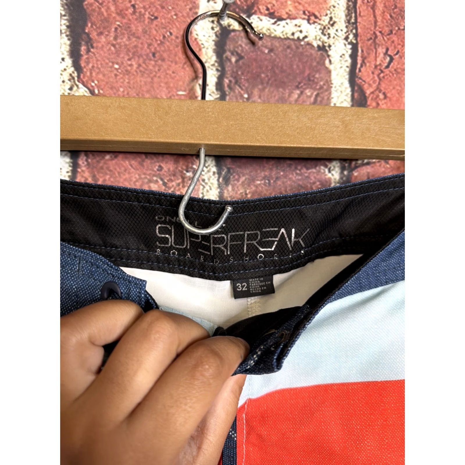 O'Neill O'Neill Mens Board Shorts Striped Blue Red 32 Pocket Zip EUC Surf Beach Comfort Lifeguard / Recreational / 32 Mens Beach Size US 32 / EU 48 - 2 Thumbnail