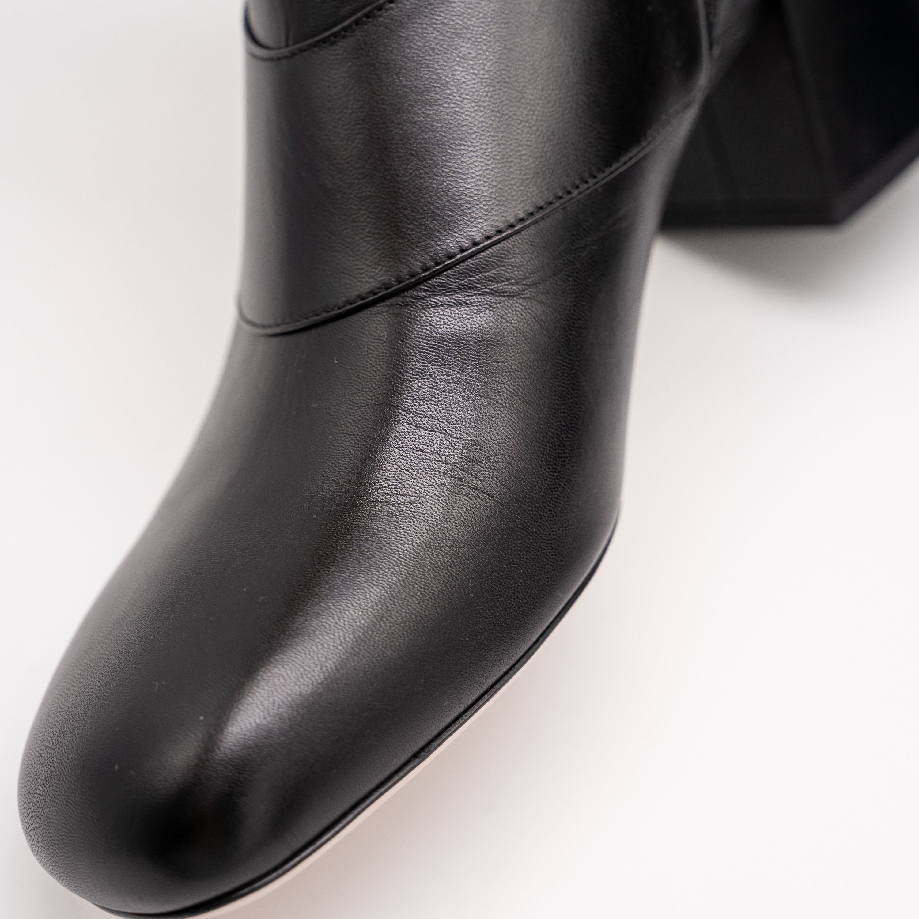 Gucci 41G 11 US Gucci GG Blondie Black Leather Ankle Boots Gold Size US 11 / IT 41 - 9 Thumbnail