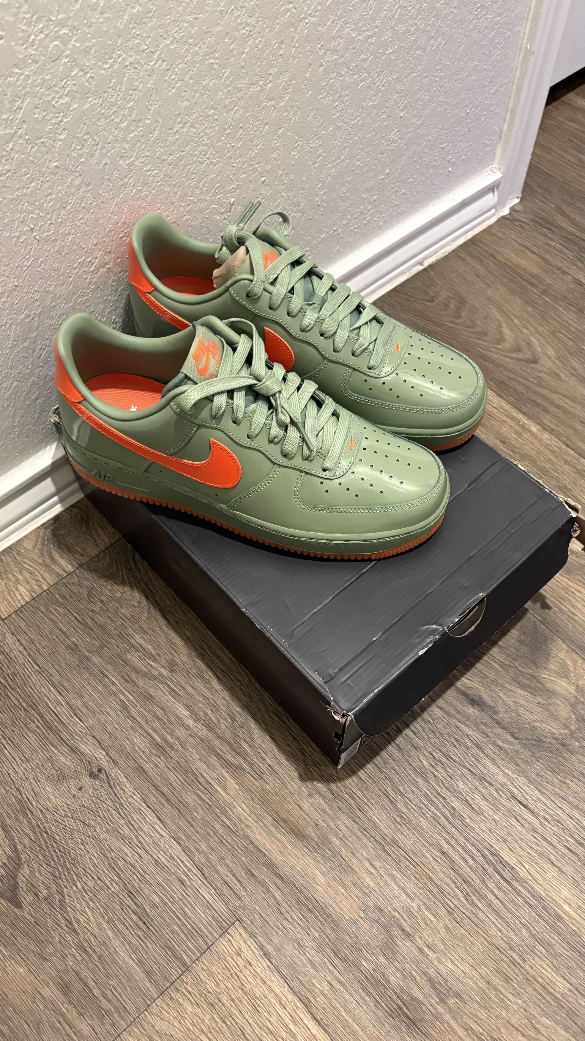 Nike Air Force 1 '07 Premium Oil Green /Sz Size US 9 / EU 42 - 1 Thumbnail
