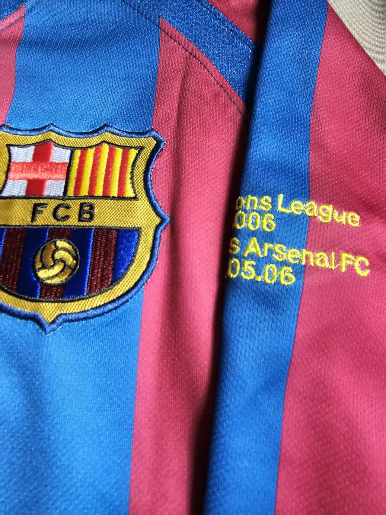 Other 2005 2006 Barcelona 10 Ronaldinho Jersey Size US S / EU 44-46 / 1 - 4 Thumbnail