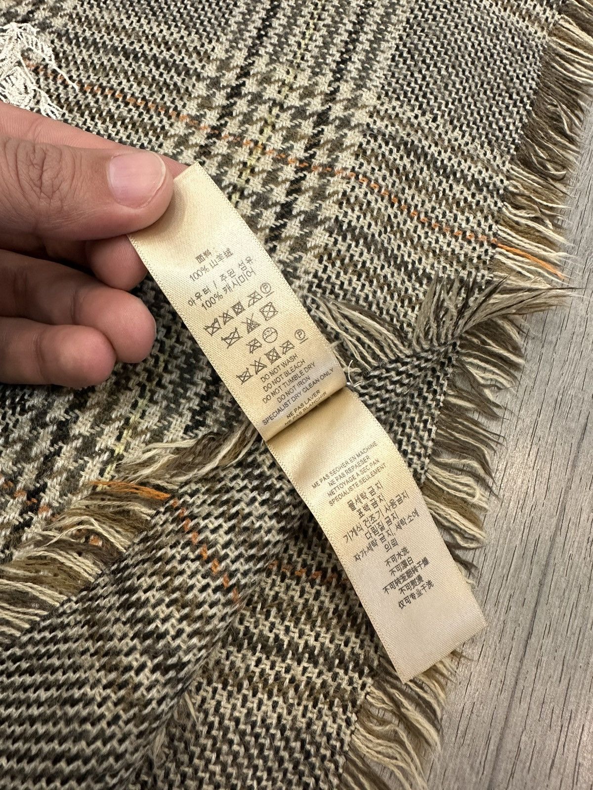 Burberry Burberry 100% Cashmere Plaid Scarf Scotland Embroidered Logo Size ONE SIZE - 7 Thumbnail