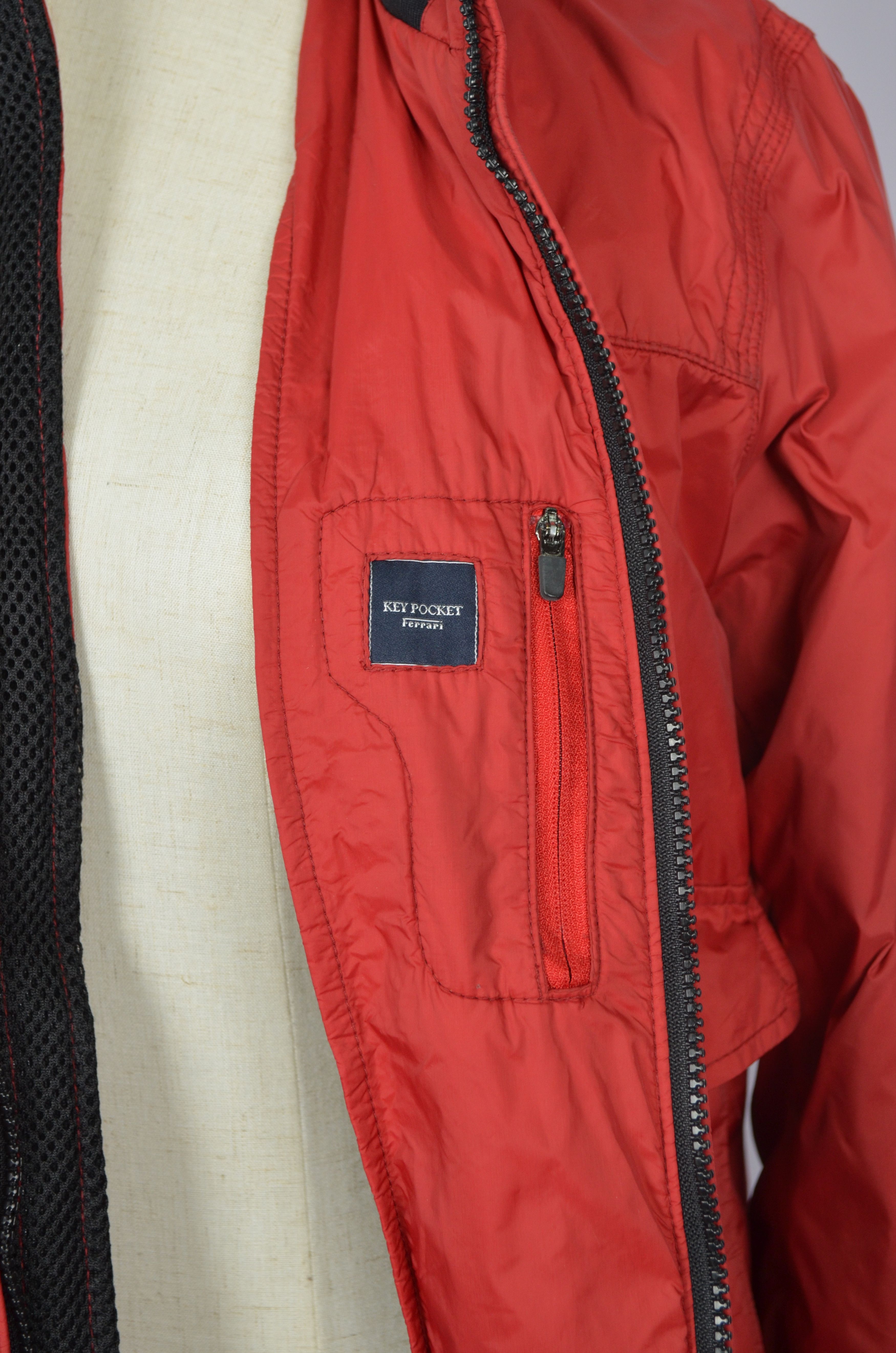 Ferrari × Formula 1 Ferrari Scuderia F1 Red Jacket Nylon Logo Tyvek Lining Sz M Size M / US 6-8 / IT 42-44 - 17 Thumbnail