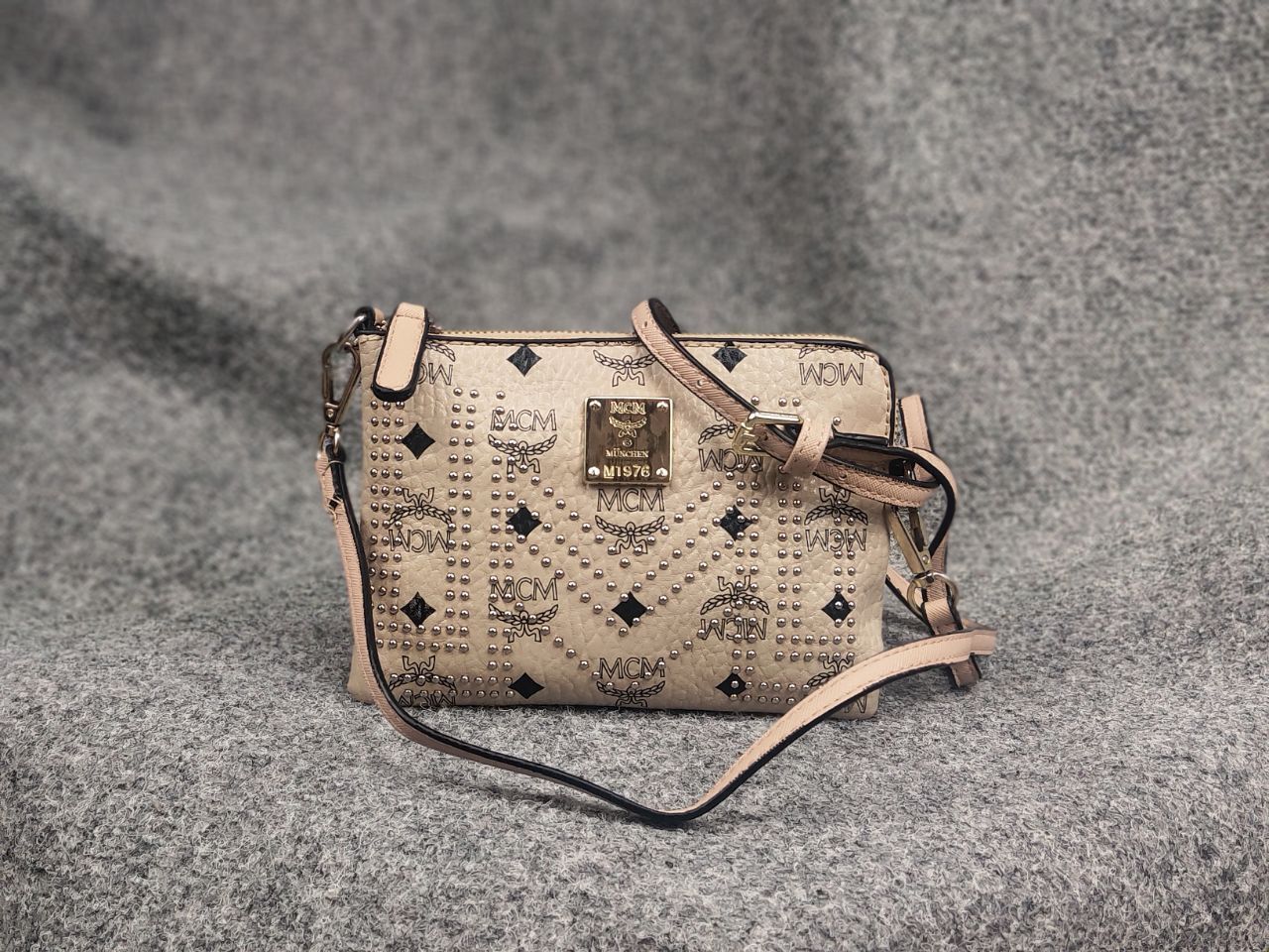 MCM MCM Authentic Vintage Small beige monogram crossbody Zip Bag Size ONE SIZE - 1 Thumbnail