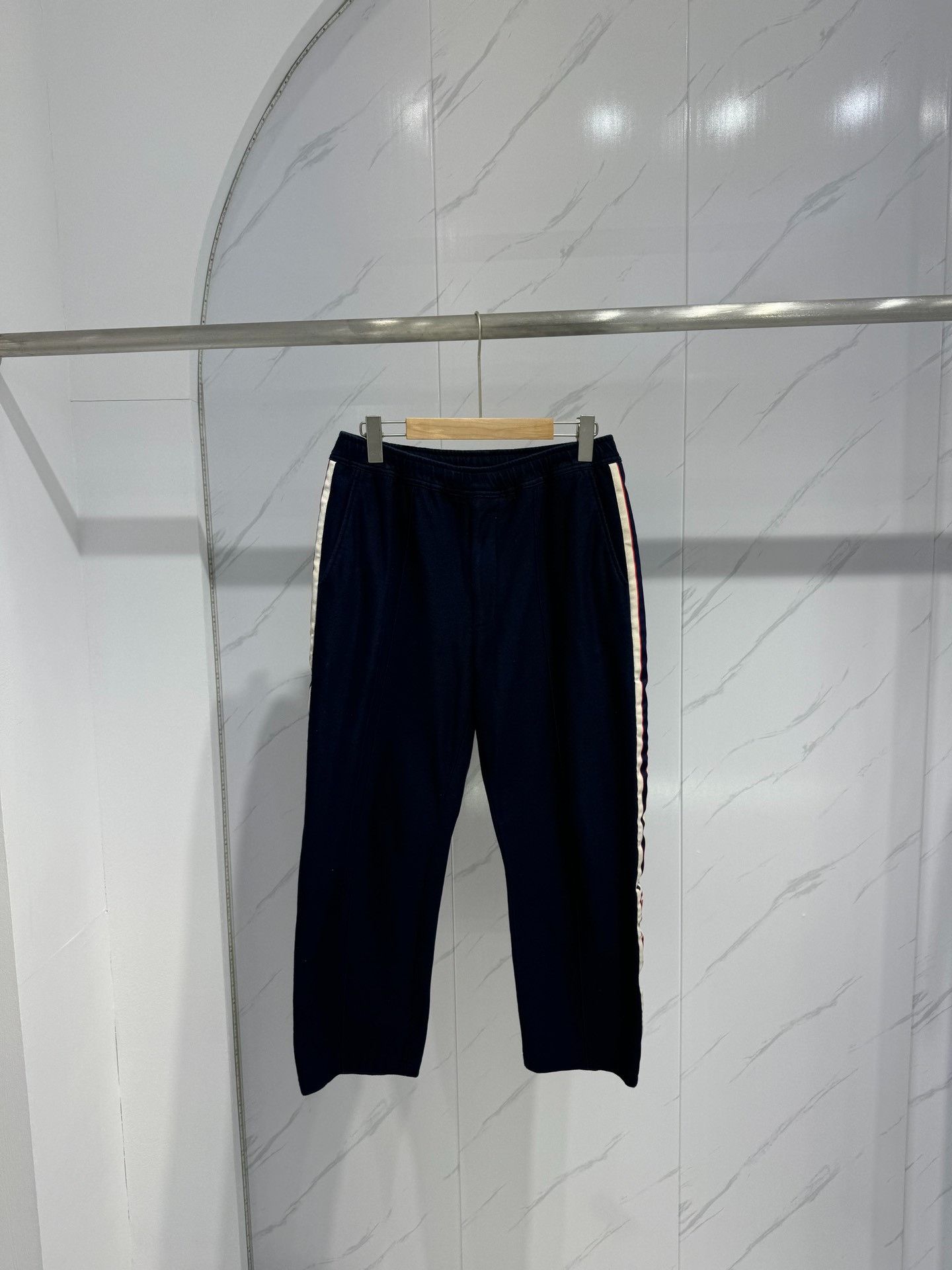 Gucci Gucci side logo striped logo casual trousers Size US 36 / EU 52 - 1 Thumbnail