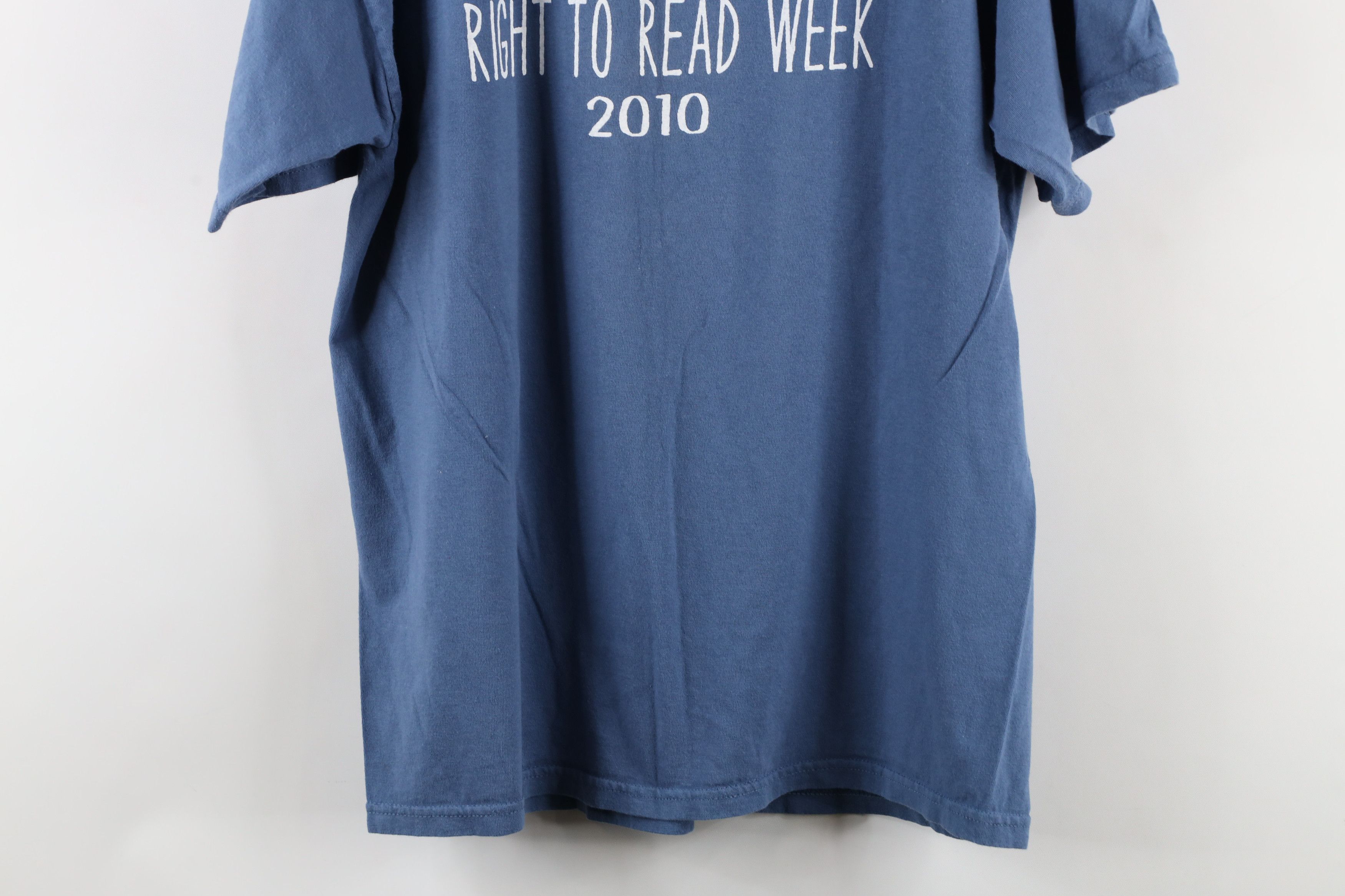 Vintage Vintage Y2K Where The Wild Things Are Reading T-Shirt Blue Size US L / EU 52-54 / 3 - 9 Thumbnail
