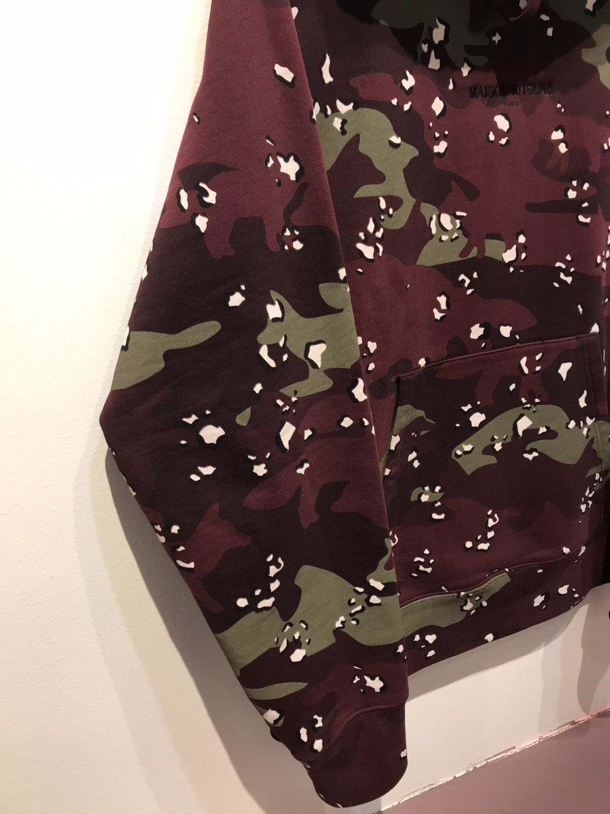 Maison Kitsune Maison kitsune red fox camo japan Paris streetwear designer Size US M / EU 48-50 / 2 - 6 Thumbnail