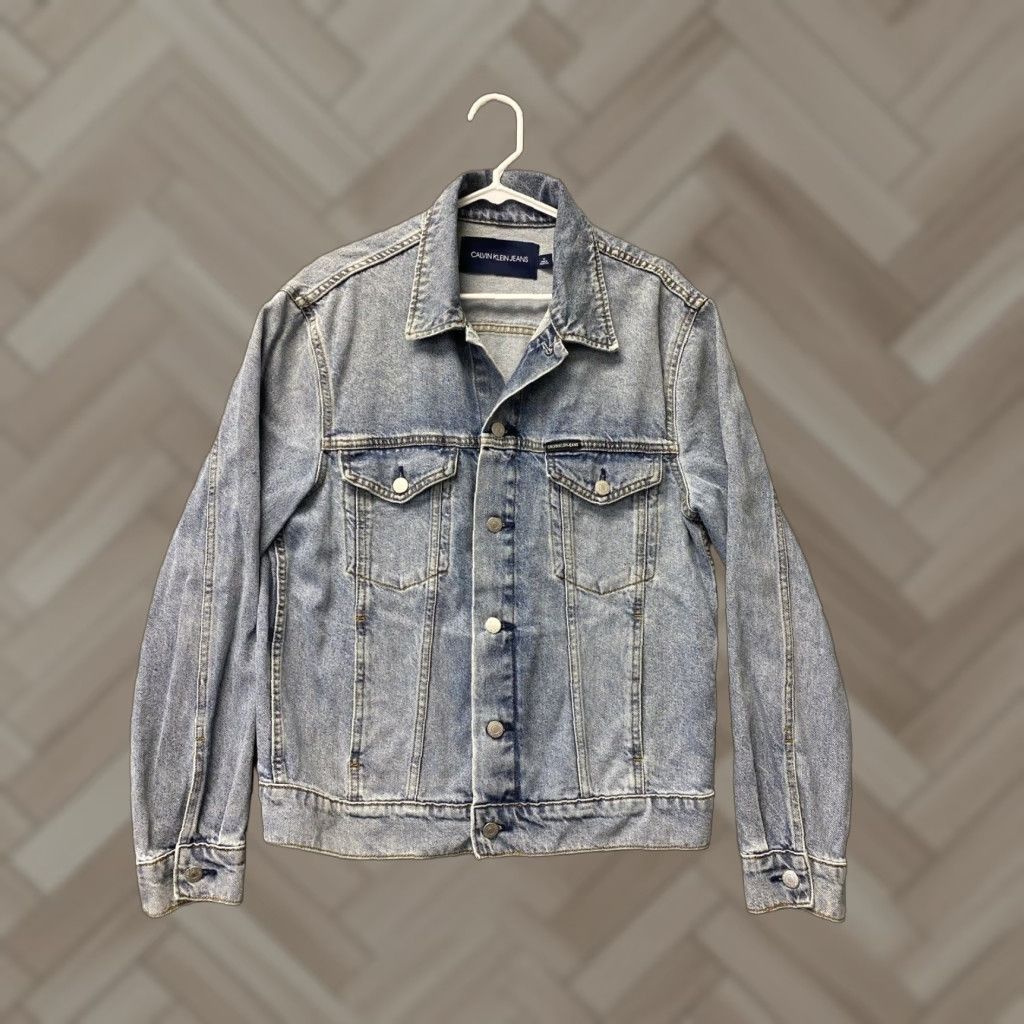Calvin Klein VINTAGE Calvin Klein Denim Jacket Trucker Light Wash Blue Adult Medium Mens Retro Style Jean Coat Size US 31 - 1 Thumbnail