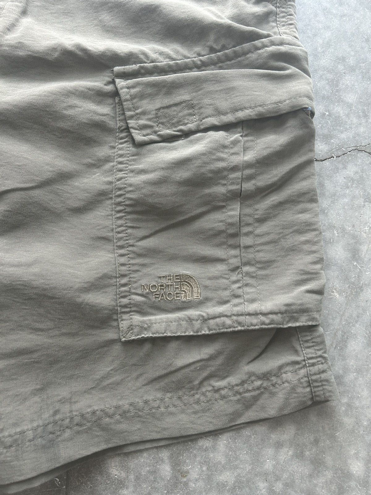 The North Face × Vintage Vintage Y2K The North Face Belted Nylon Shorts Size US 34 / EU 50 - 2 Thumbnail