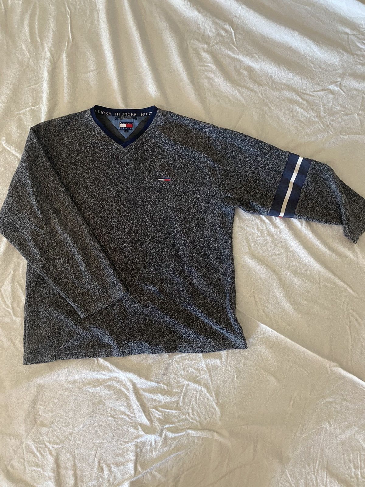Tommy Jeans Vintage Tommy Jeans Sweater w/ sleeve design Size US L / EU 52-54 / 3 - 3 Thumbnail