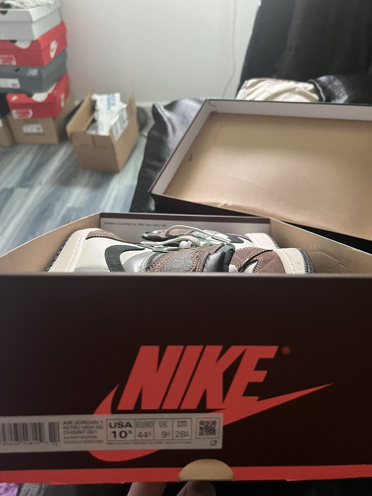 Jordan Brand × Nike Air Jordan 1 High OG 'Hand Crafted' Size US 10.5 / EU 43-44 - 2 Thumbnail