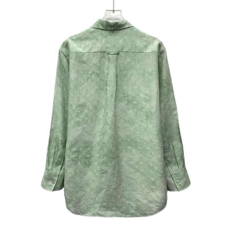 Louis Vuitton Louis Vuitton Light green logo, full print, mulberry silk Size XS / US 0-2 / IT 36-38 - 2 Thumbnail