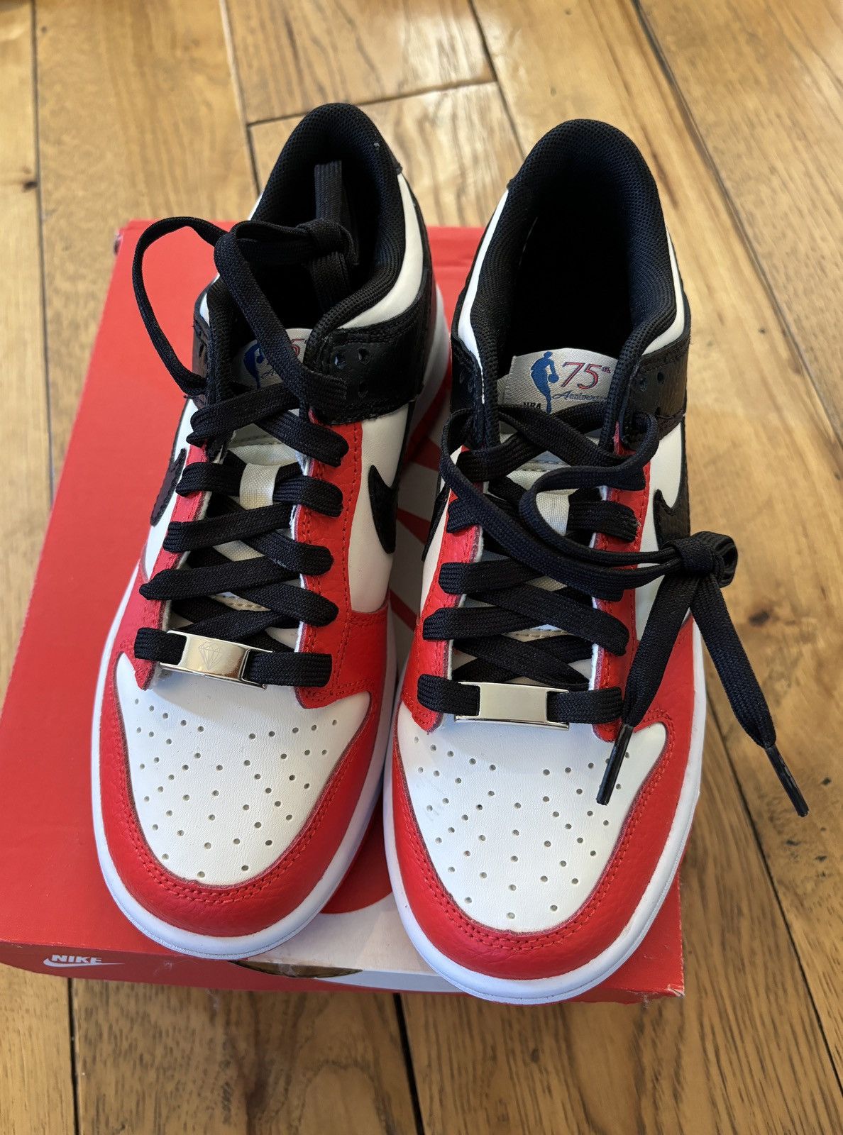 Nike Nike Dunk Low EMB Bulls Chicago GS Size US 5.5 / IT 35.5 - 2 Thumbnail
