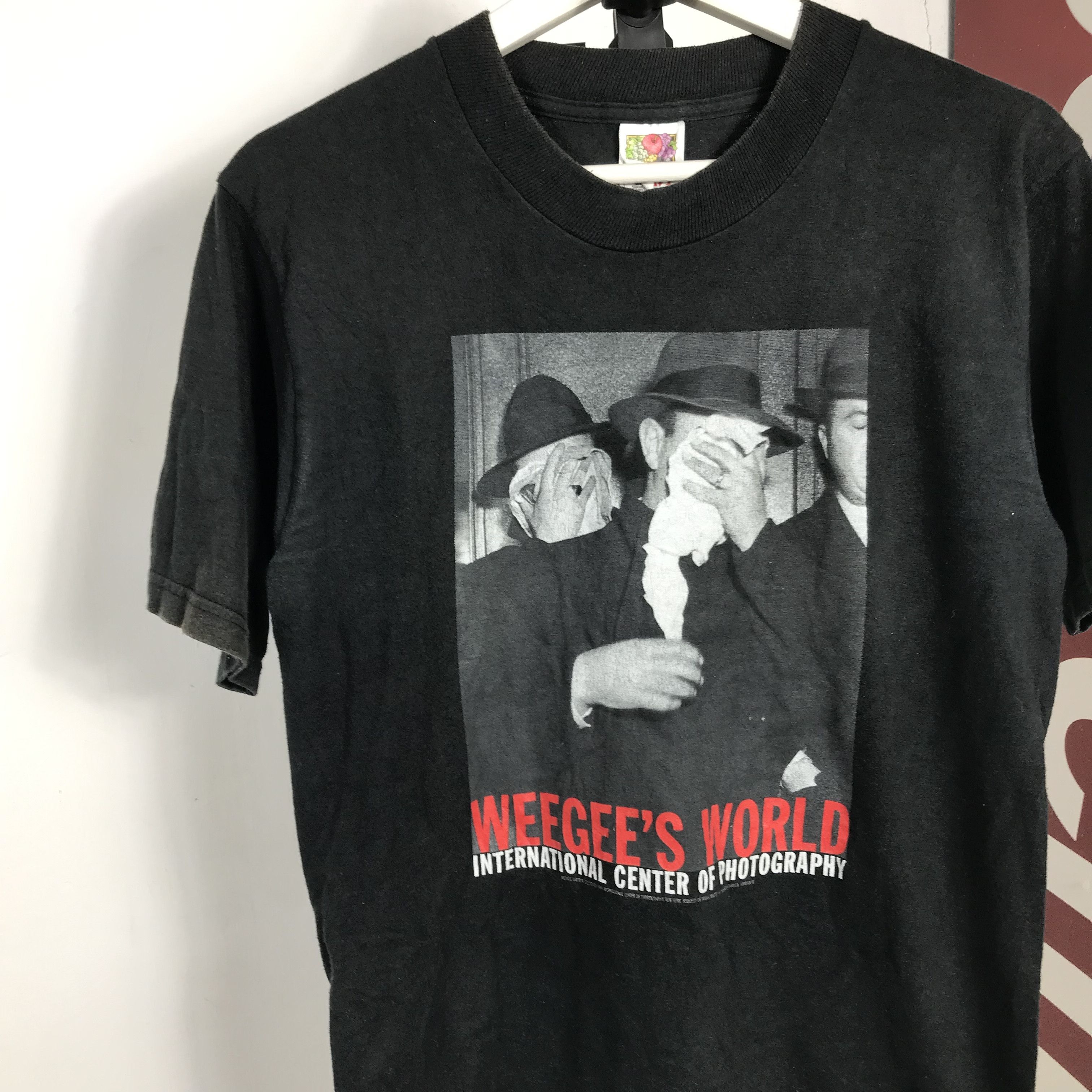 Vintage 90s weegee's world photograph Picture Fotofolio W M Art Tee Size US S / EU 44-46 / 1 - 3 Thumbnail