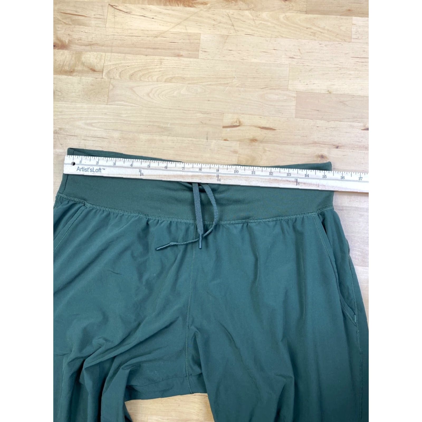 Under Armour Under armour Cropped Pants Womens M Green Drawstring Activewear #9986 Size 32" / US 10 / IT 46 - 6 Thumbnail