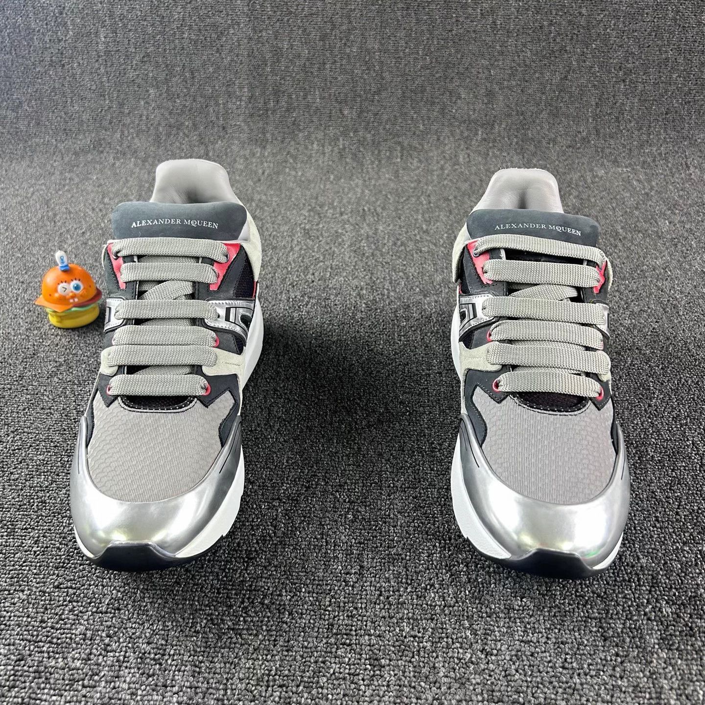 Alexander McQueen Alexander McQueen gray color block sneakers 43 Size US 10 / EU 43 - 2 Thumbnail